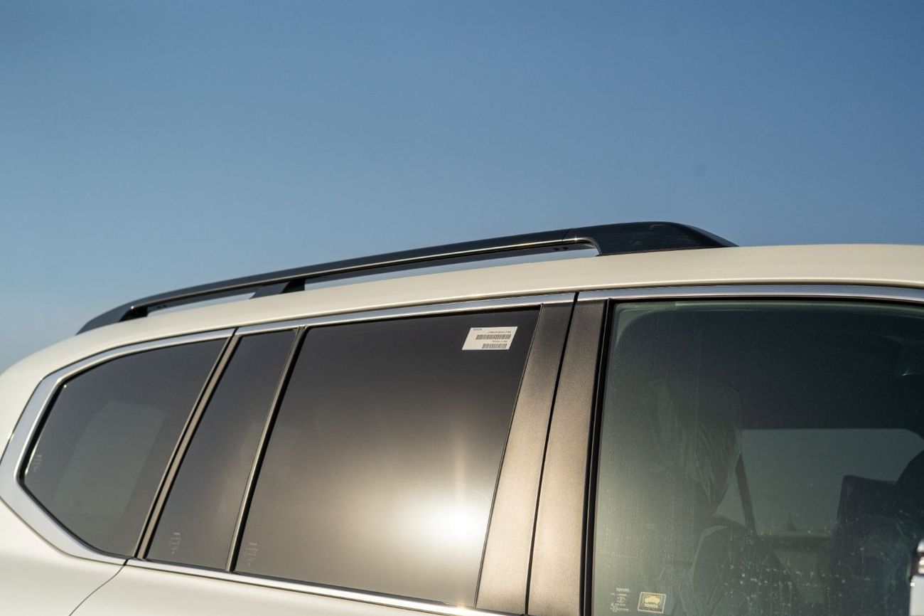 Toyota Land Cruiser Toyota Lc300 VXR white RHD diesel