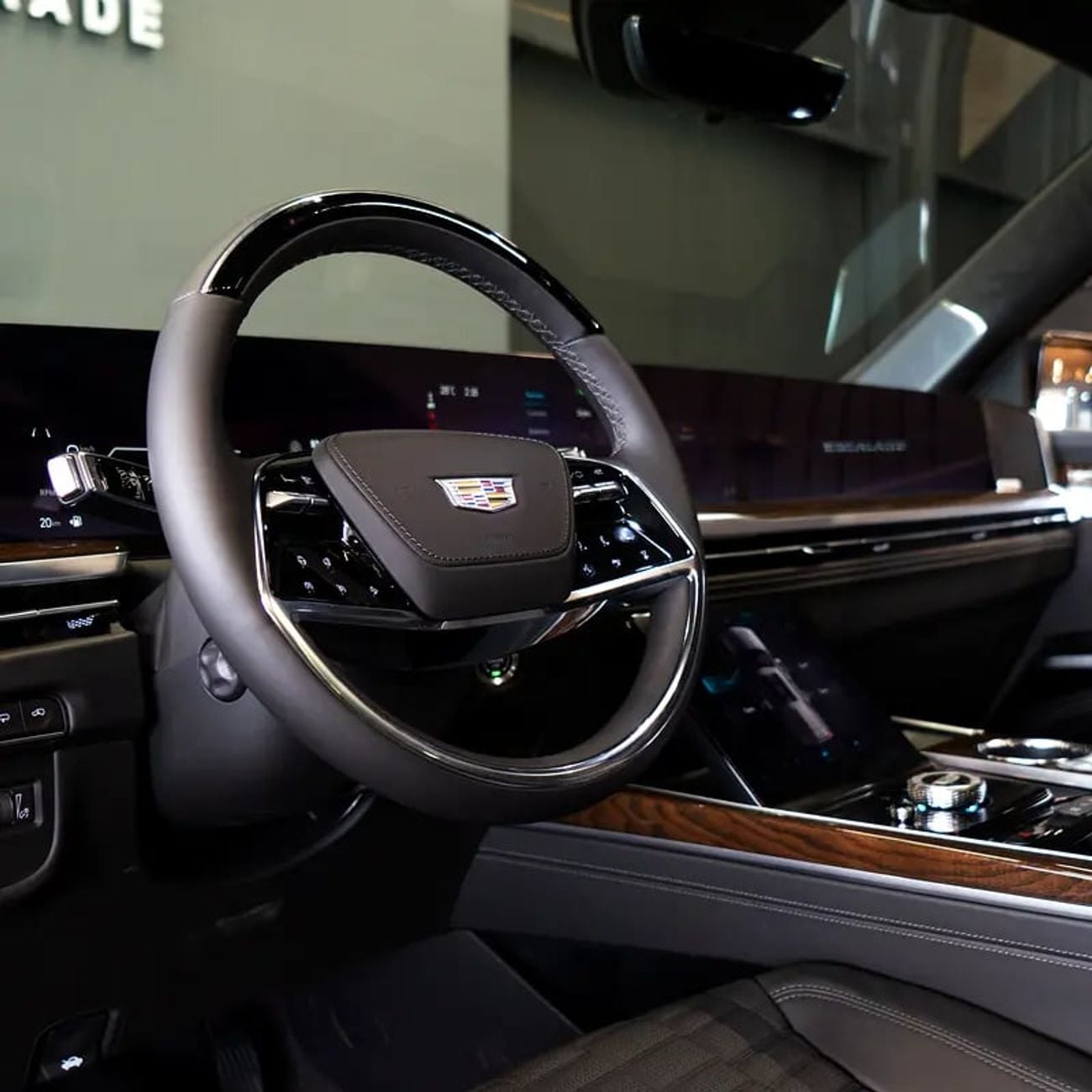 Cadillac Escalade Premium Luxury Platinum 6.2L 4WD 10,349 pm • 0% Downpayment • Premium Luxury Platinum • 1 Year Warra