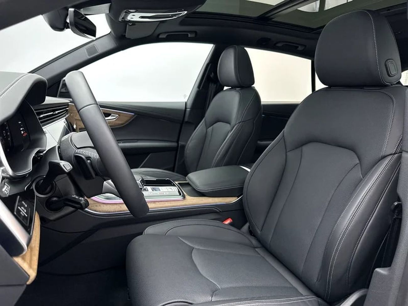 Audi Q8 55 TFSI quat 340hp Luxury (Ref# 020190)