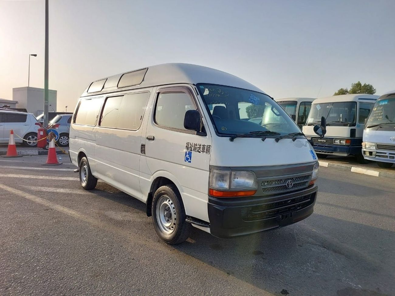 Toyota Hiace TOYOTA HIACE VAN RHD 2000 MODEL 3.0 L DIESEL AUTOMATIC(PM02372)