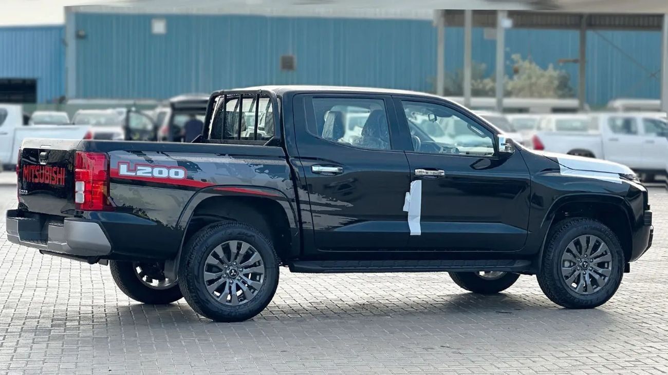 ميتسوبيشي L200 GLS 2.4L Petrol DC 4WD Manual