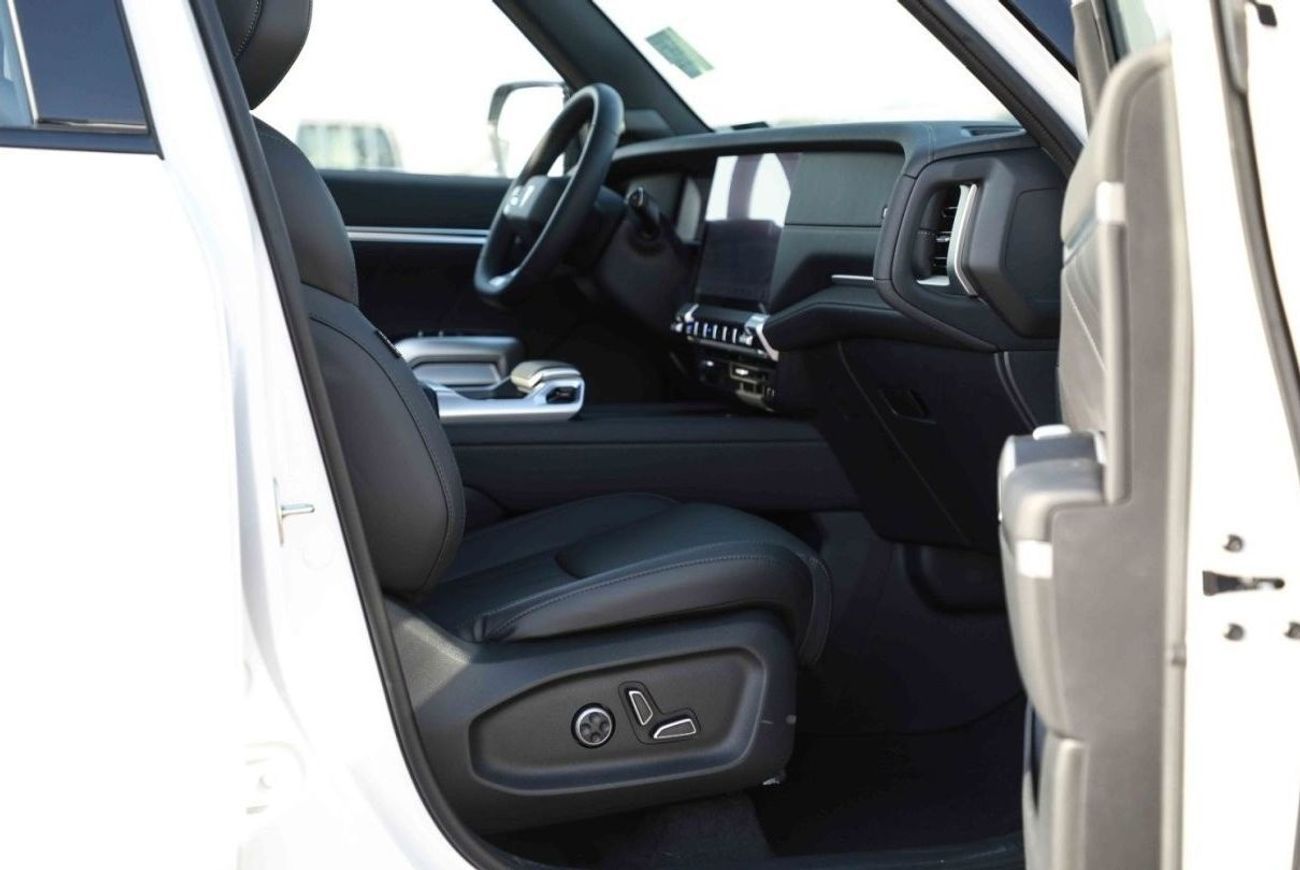 Changan Deepal G318 2024 Changan Deepal G318 Air Suspension - Plug-in Hybrid - White inside Black