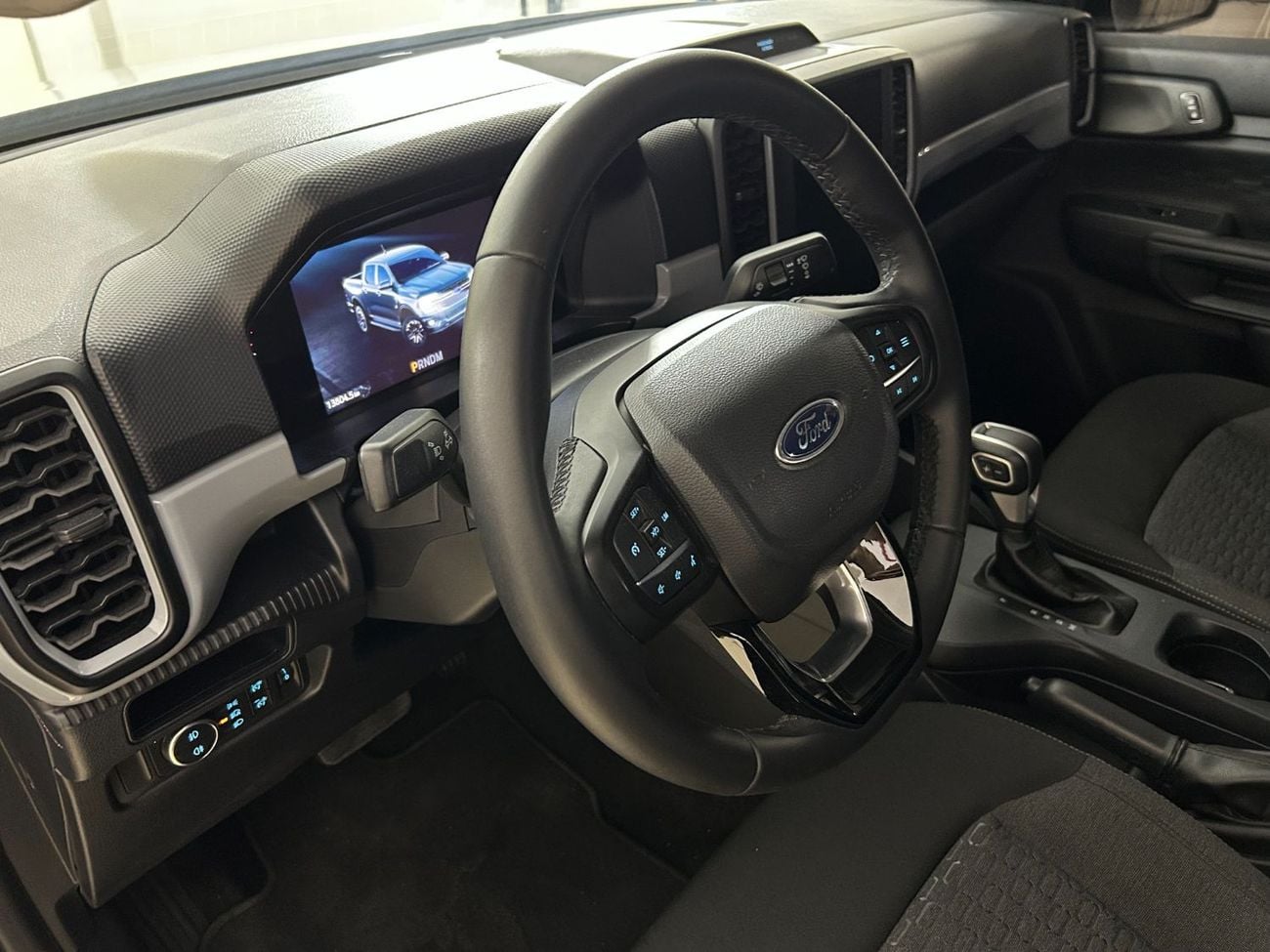 Ford Ranger XLT 2.0T Diesel RDD3424 / FREE Insurance + Registration / AL TAYER MOTORS / AL QOUZ SHOWROOM