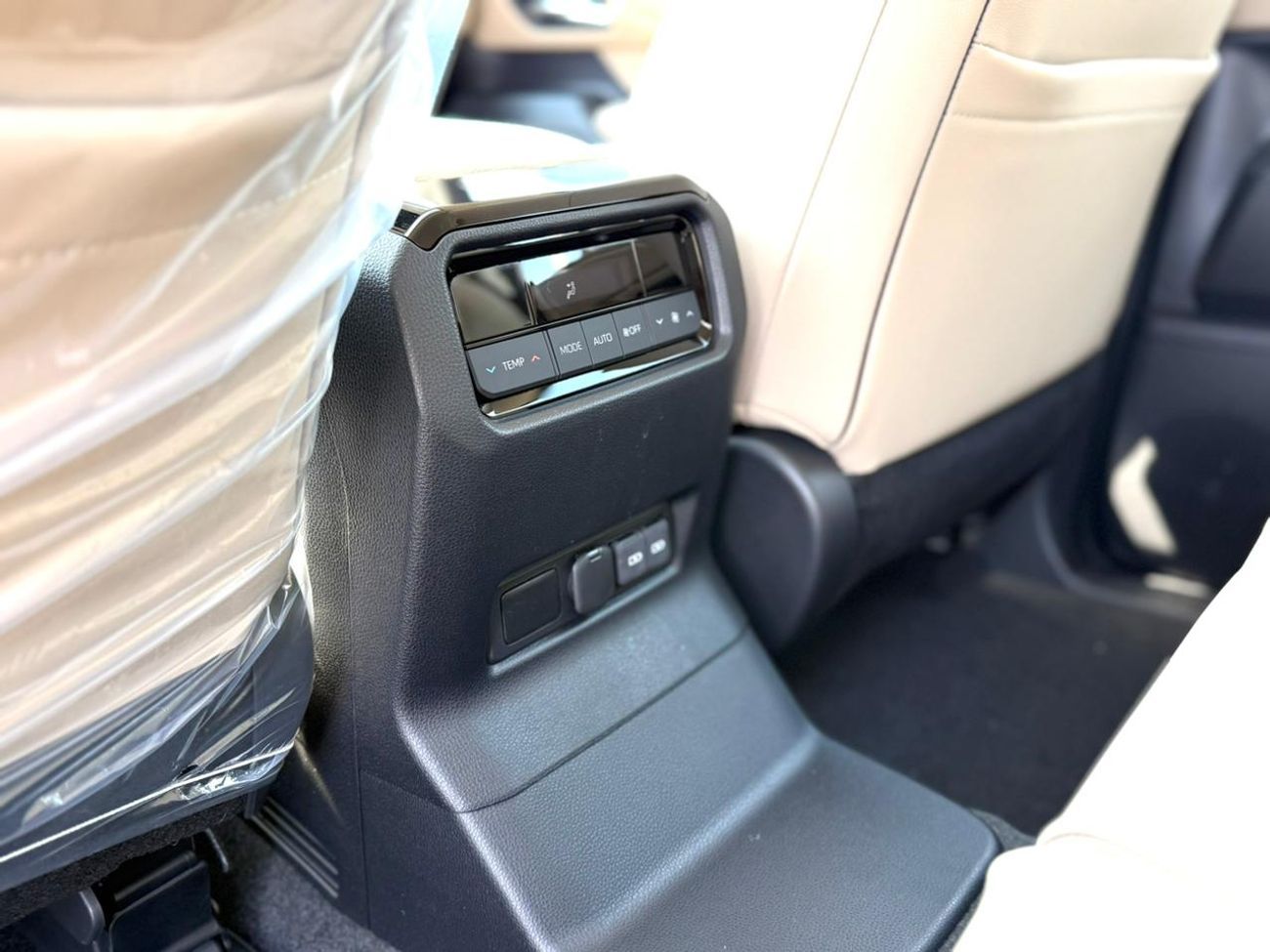 تويوتا برادو TOYOTA PRADO  2.4 L     V4  MODEL 2026  HP.    264 INTERIOR BAGE  COLLAR black