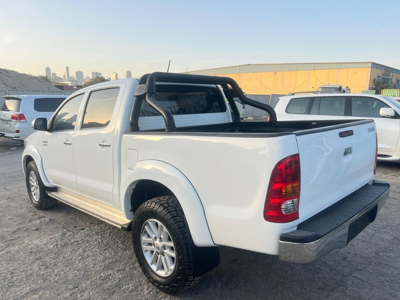 Toyota Hilux DIESEL 3,0 LITER RIGHT HAND DRIVE AUTOMATIC