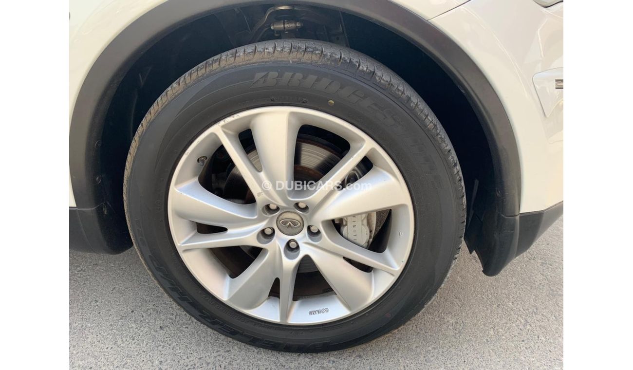 Infiniti FX35 Infiniti FX35 2012 g cc full options