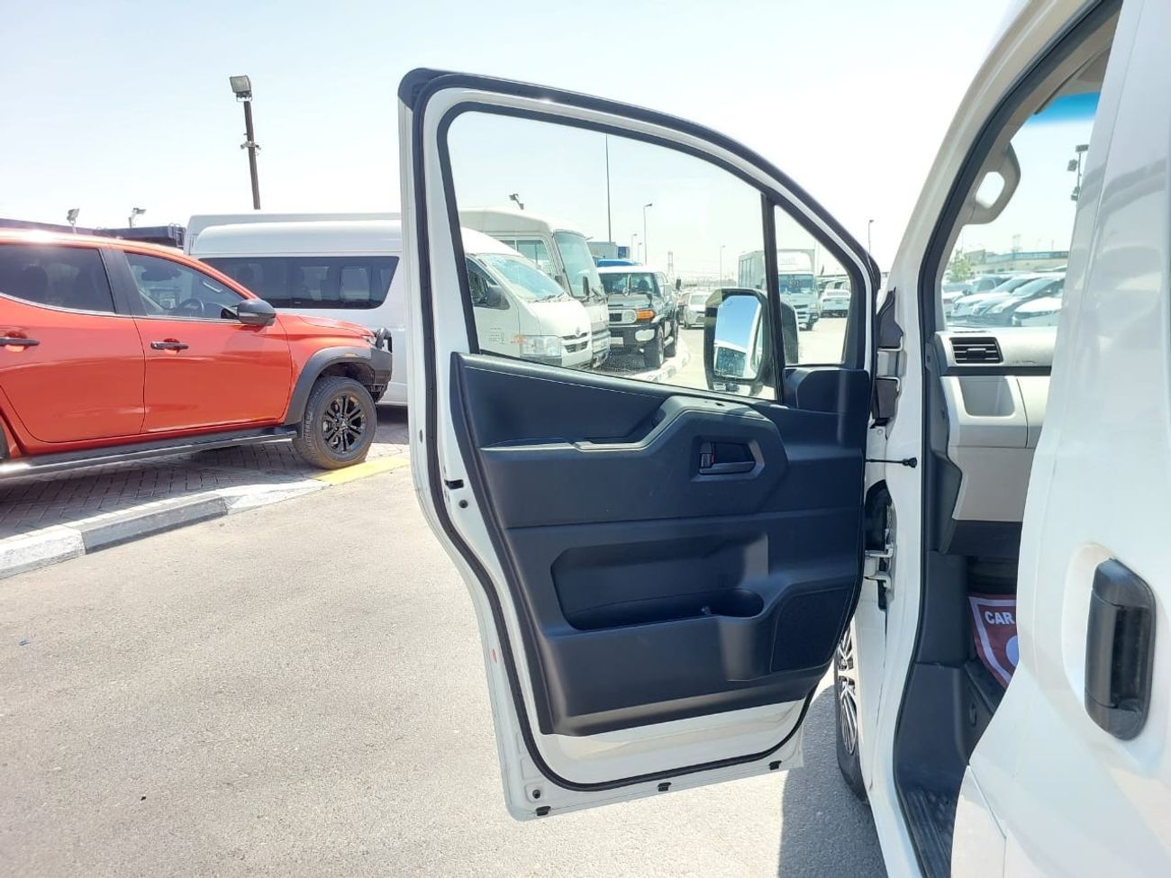 Toyota Hiace TOYOTA HIACE COMMUTER VAN RHD 2020 MODEL 2.8 L DIESEL AUTOMATIC(PM05350)