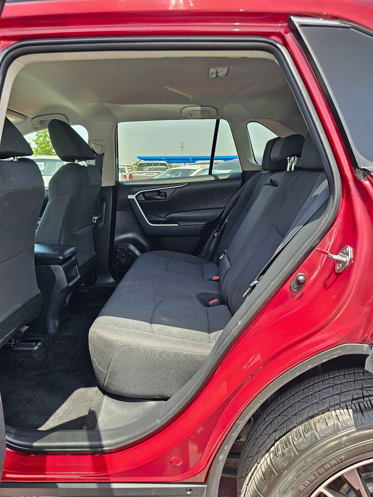 تويوتا راف ٤ LE/ LOW MILEAGE/ ORG AIRBAG/ DVD CAMERA/ RIMS/ LOT# 36355