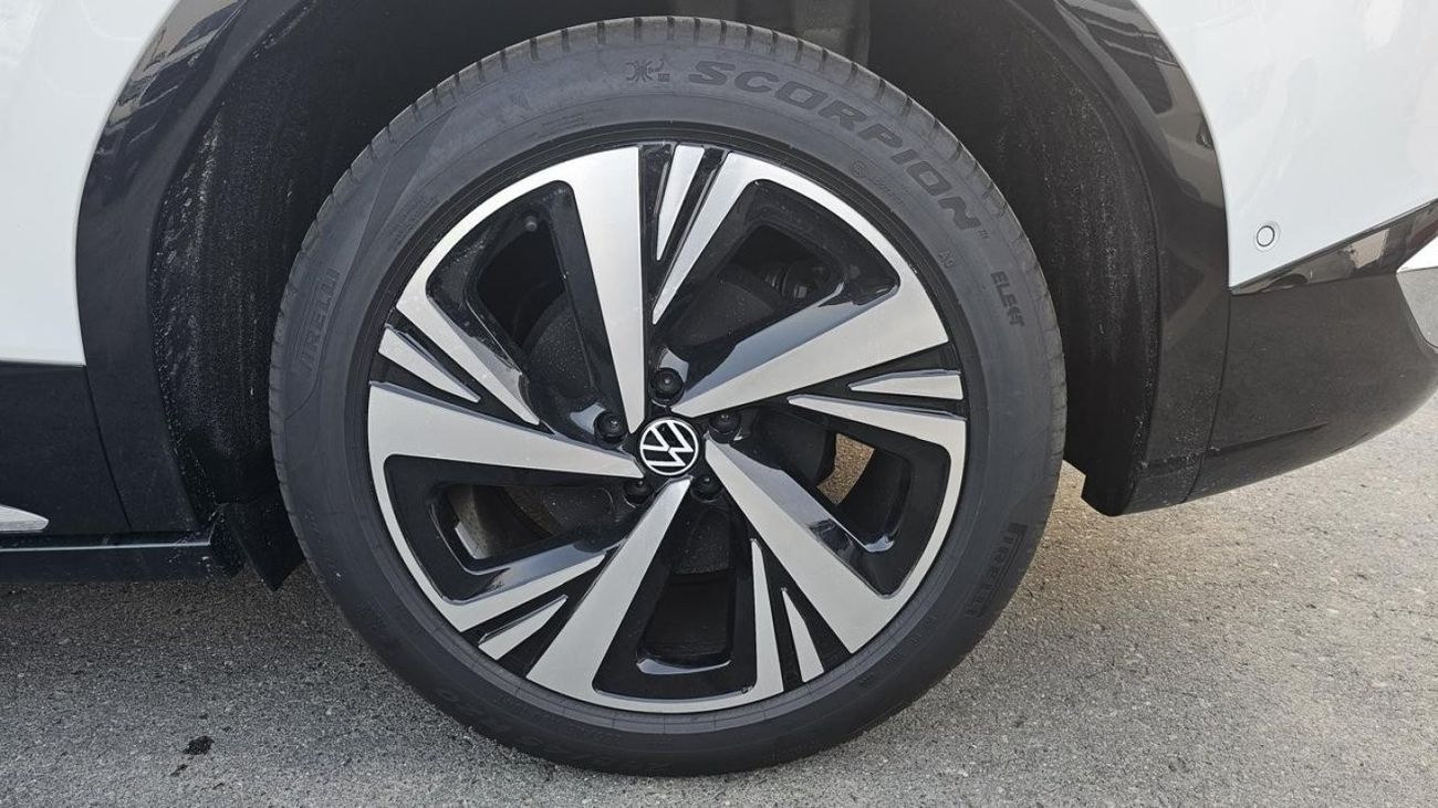 فولكس واجن ID.6 ID 6 Crozz Pro Full Option Open Sunroof ,HUD ,360 Camera ,7 Seat 2024 Model