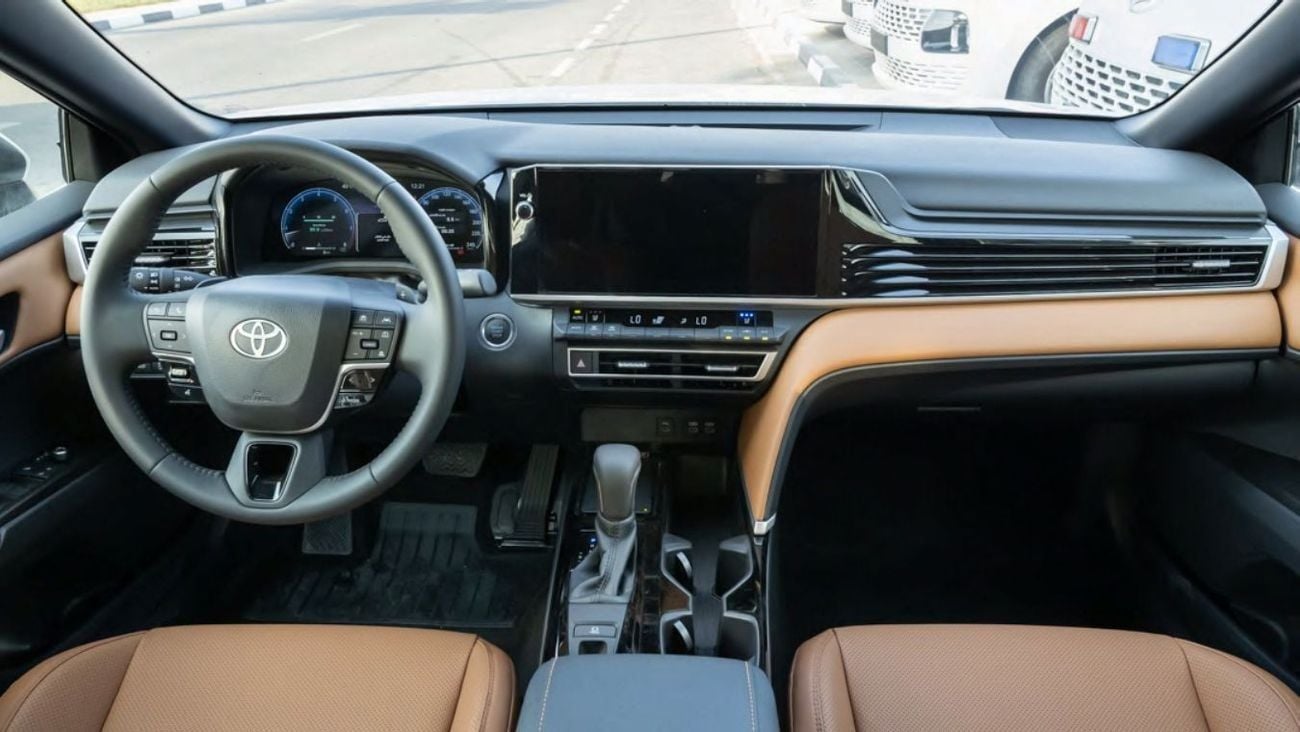 تويوتا كامري GLE HEV TOYOTA CAMRY 2.5 GLE -2025YM