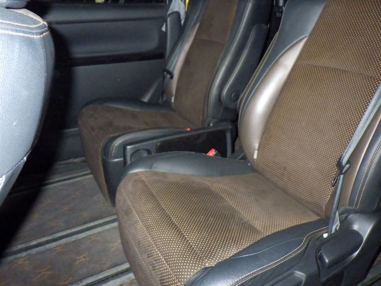 تويوتا ألفارد 2.4L V4 PETROL / DVD / PARKING SENSOR / 2014/240S TYPE GOLD2/ANH20W