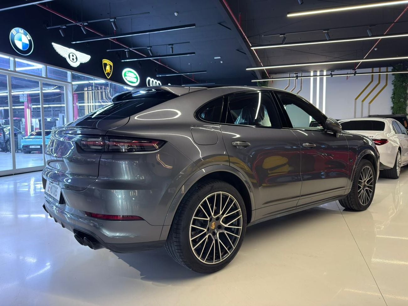Porsche Cayenne STD Base Coupe 2023 Porsche Cayenne Coupe - GCC Specs - Full service history available