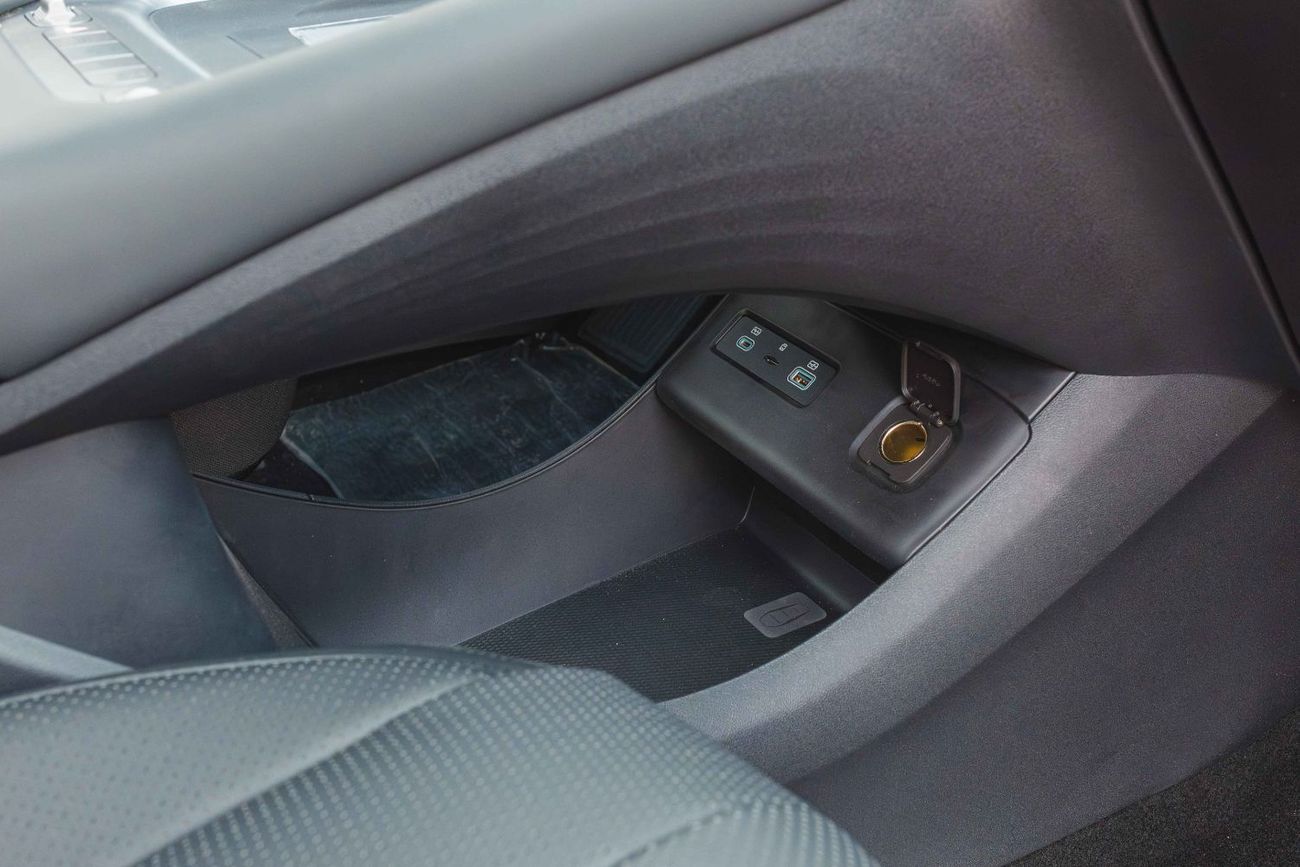 بي واي دي سيل 06 دي إم-آي BYD Sealon 06 DMI 1.5T 2025 (Grey&Black)