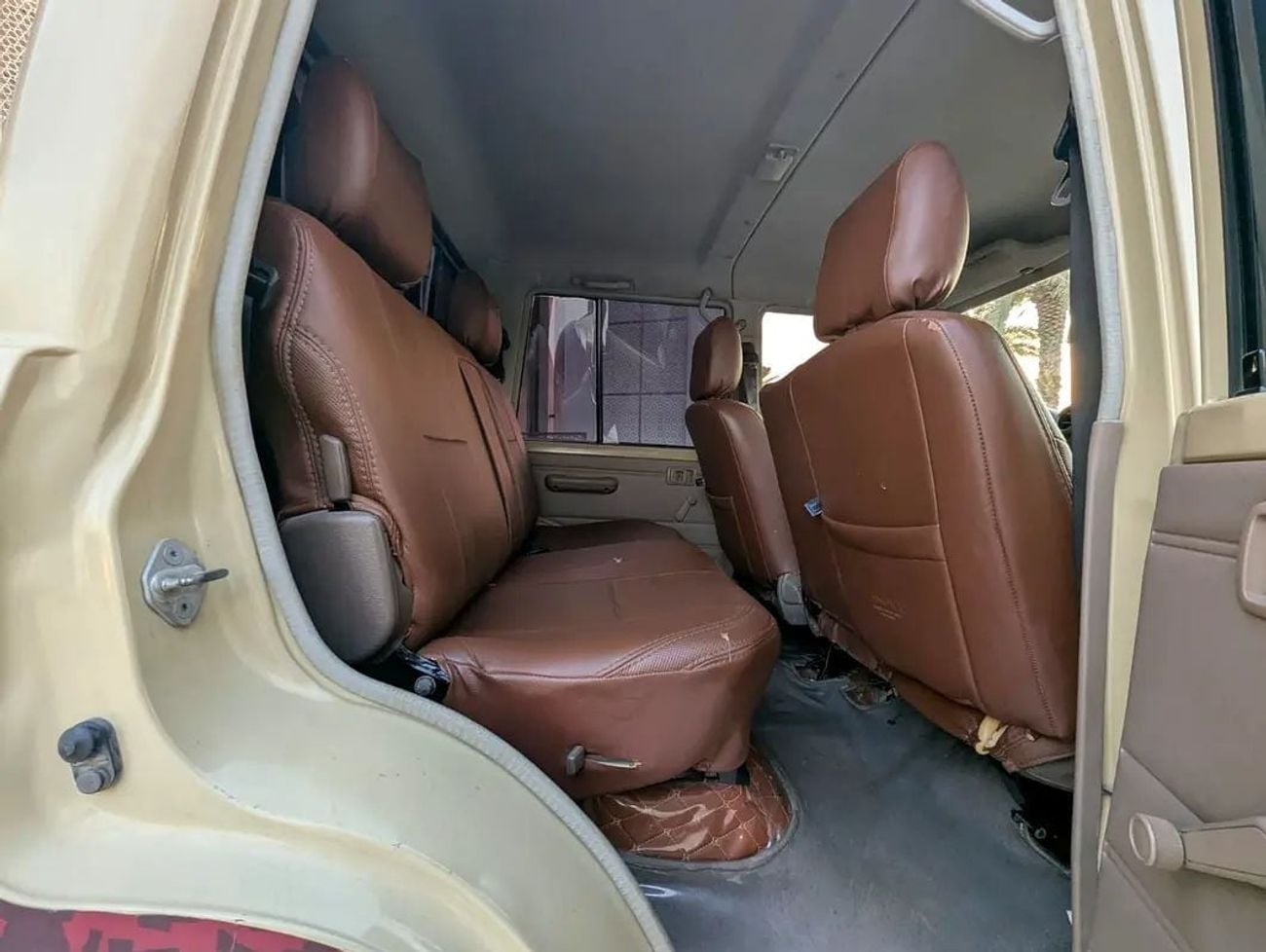 تويوتا لاند كروزر 70 LC79 LX محرك V6 سعة 4.0 لتر، بحالة داخلية وخارجية ممتازة