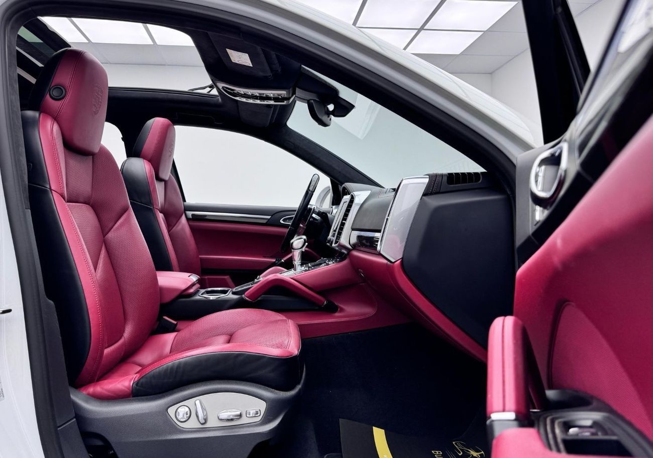 بورش كايان GTS 3.6L 2017 Porsche Cayenne GTS, Excellent Condition, Full Agency Service History, GCC