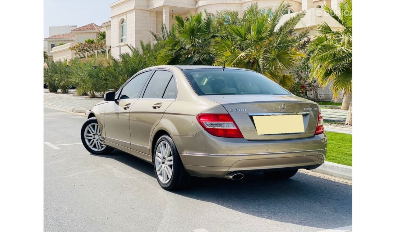 Mercedes-Benz C200 Mercedes - BENZ C200 KOMPRESSOR || GCC || Very Well Maintained