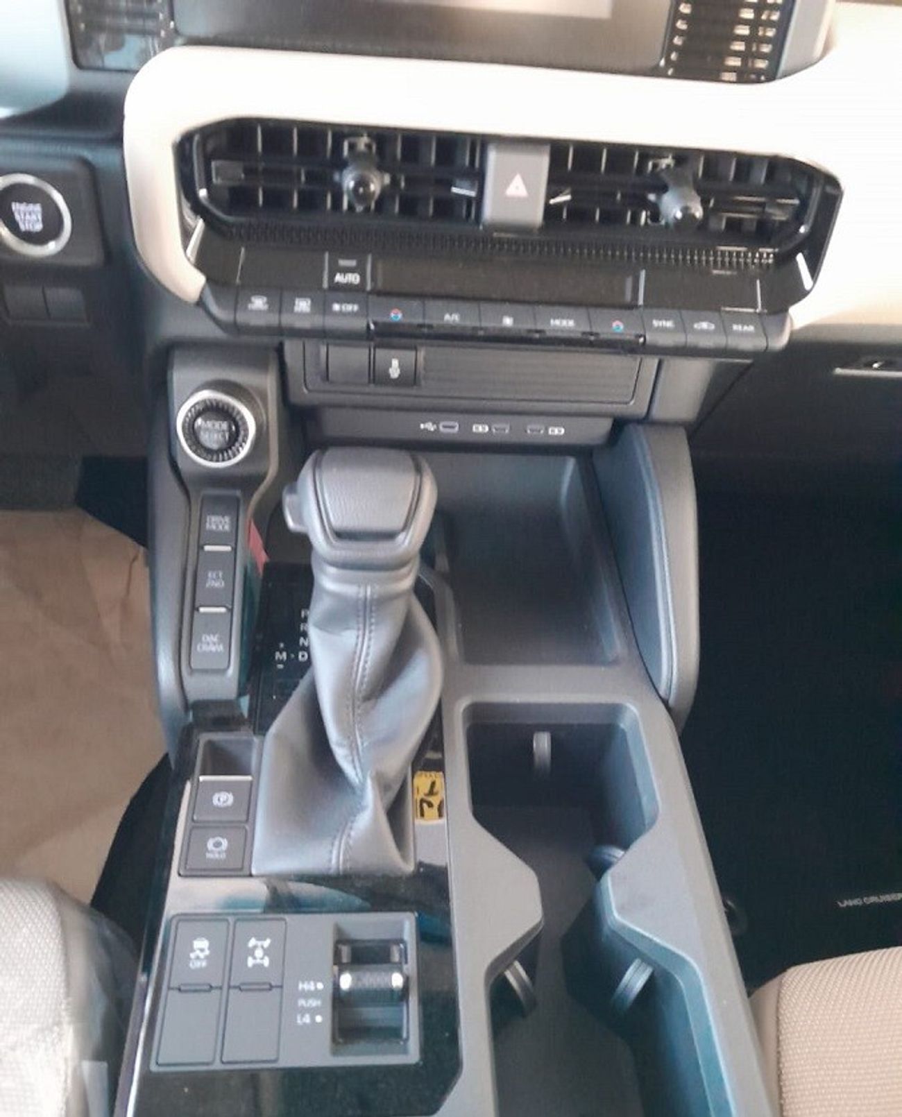 تويوتا برادو 2.8L LIMITED 4X4 (DIESEL)