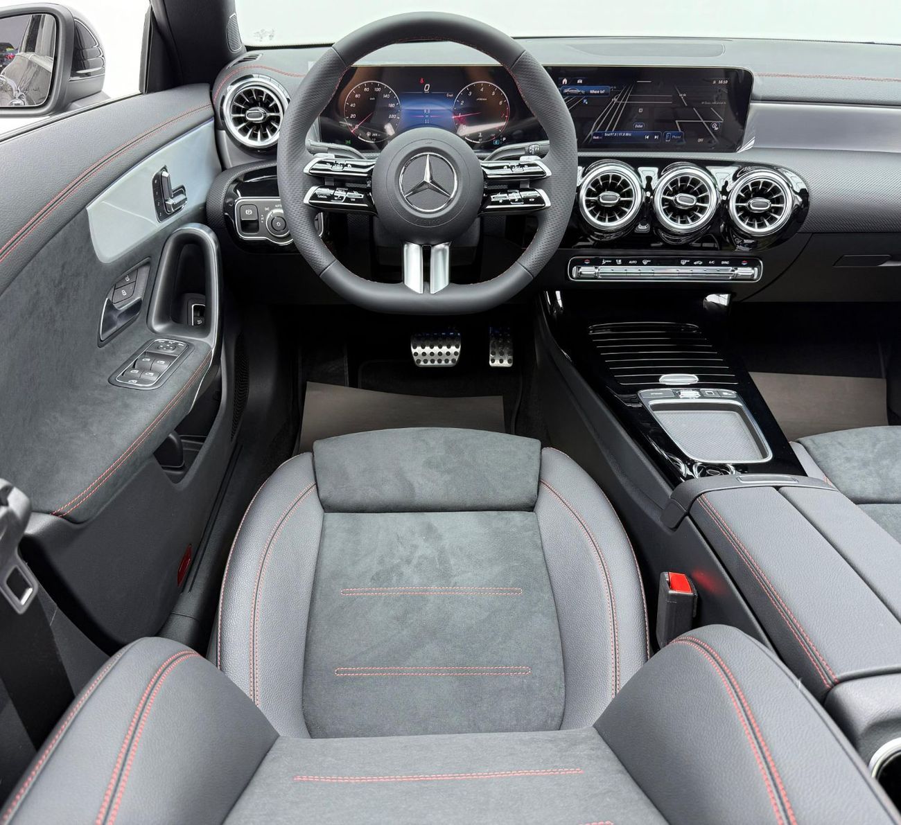 Mercedes-Benz CLA 200 *Brand New* 2025 Mercedes Benz CLA 200 AMG Premium, 2030 Mercedes Warranty, Delivery Km, GCC