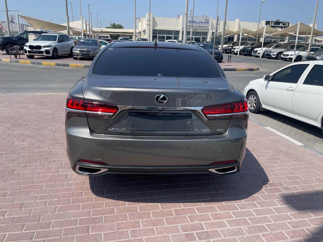 لكزس LS 500 فل اوبشن وارد كوريا اوراق جمارك نظيفة جدا ًبدون حوادث