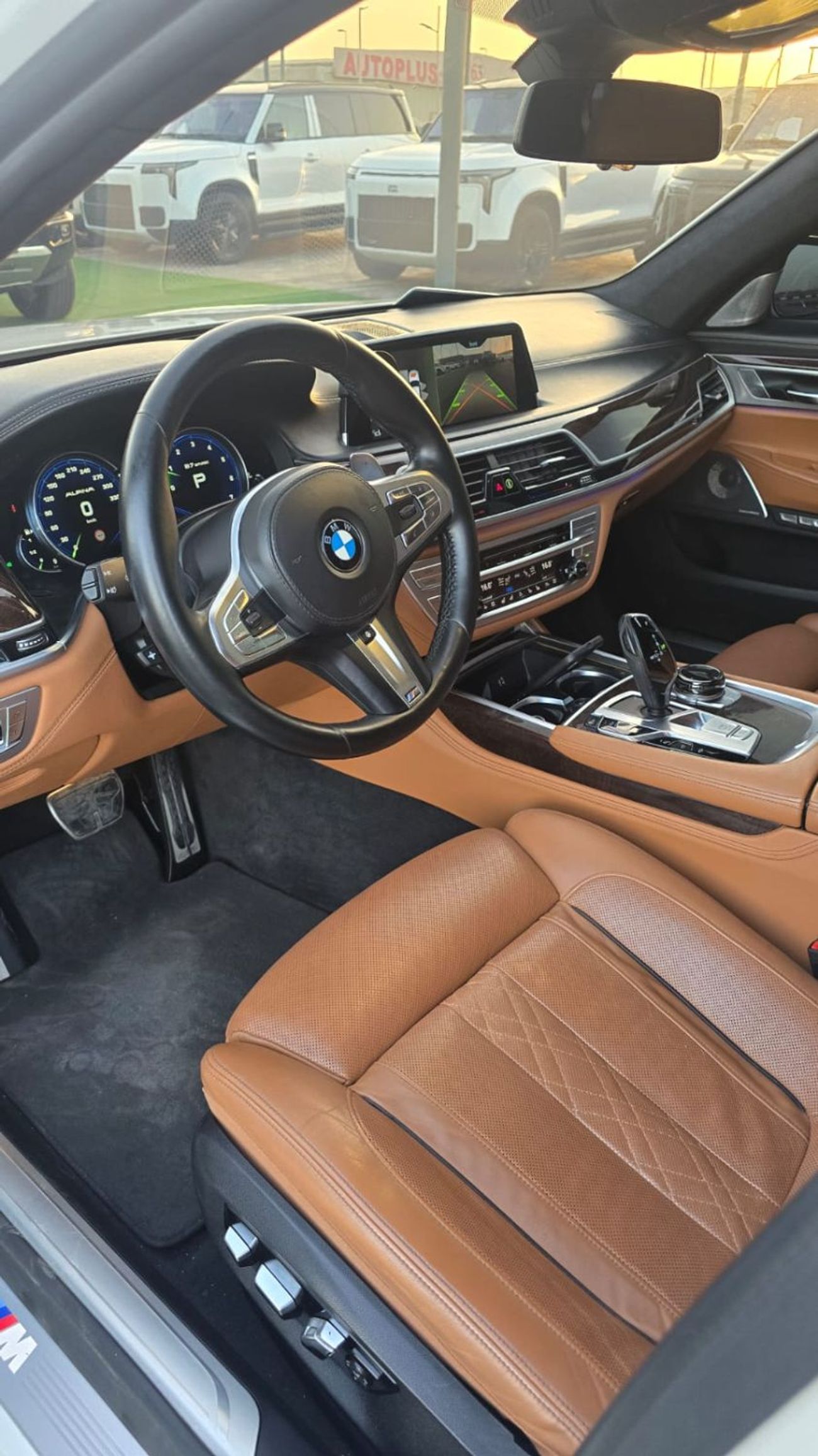 BMW 750Li Luxury 4.4L (443 HP)