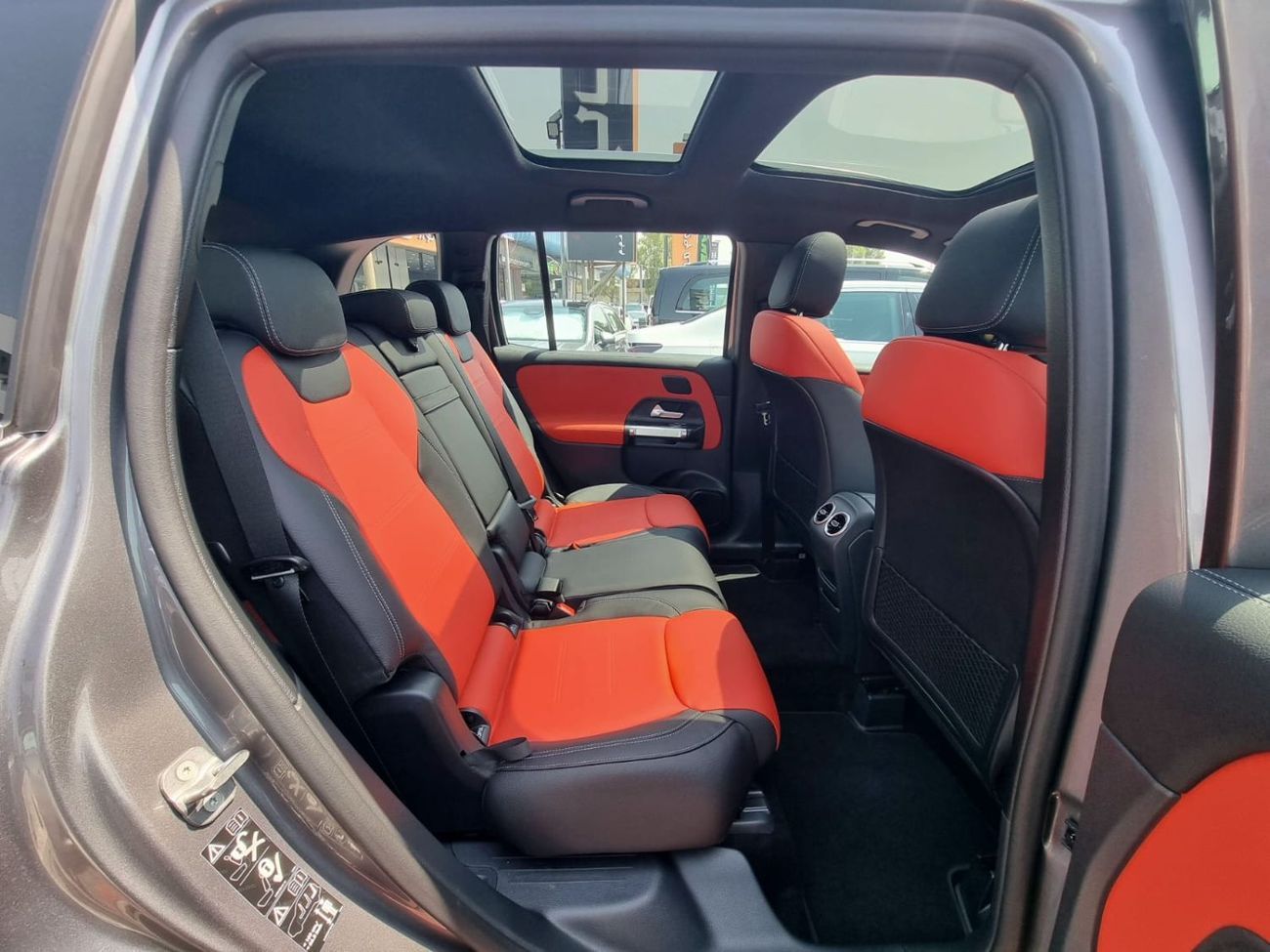 مرسيدس بنز GLB 200 AMG SUV 7 Seater Under Warranty 2025 GCC