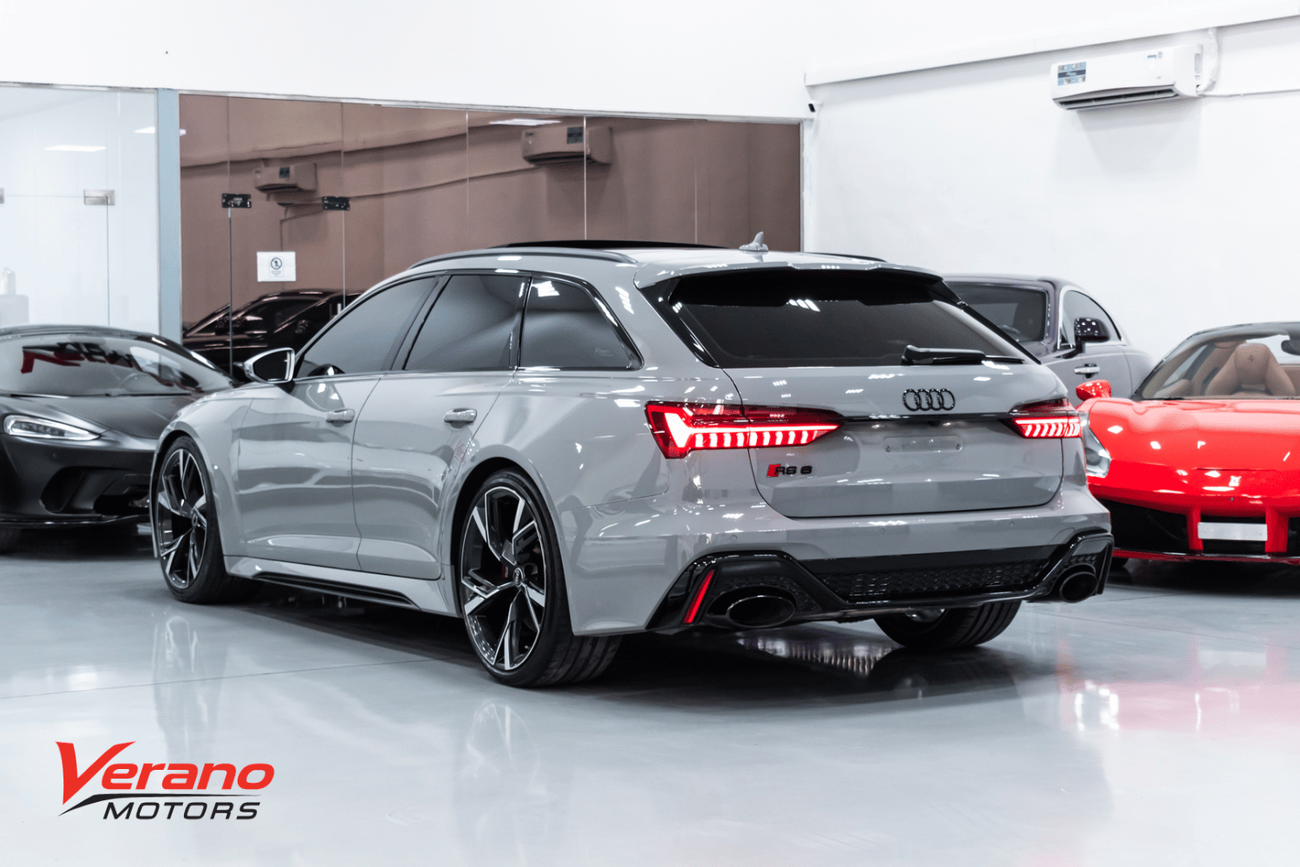 Audi RS6 STD Audi RS6 4.0 TFSI quattro