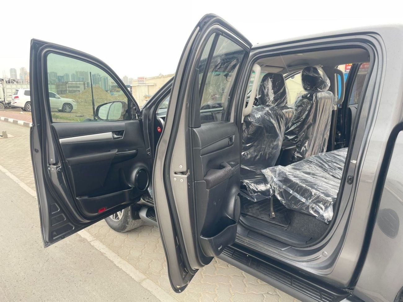Toyota Hilux TOYOTA HILUX PICK UP SR5 YEAR 2017 (GREY ) 4WD AT DIESEL = RIGHT HAND