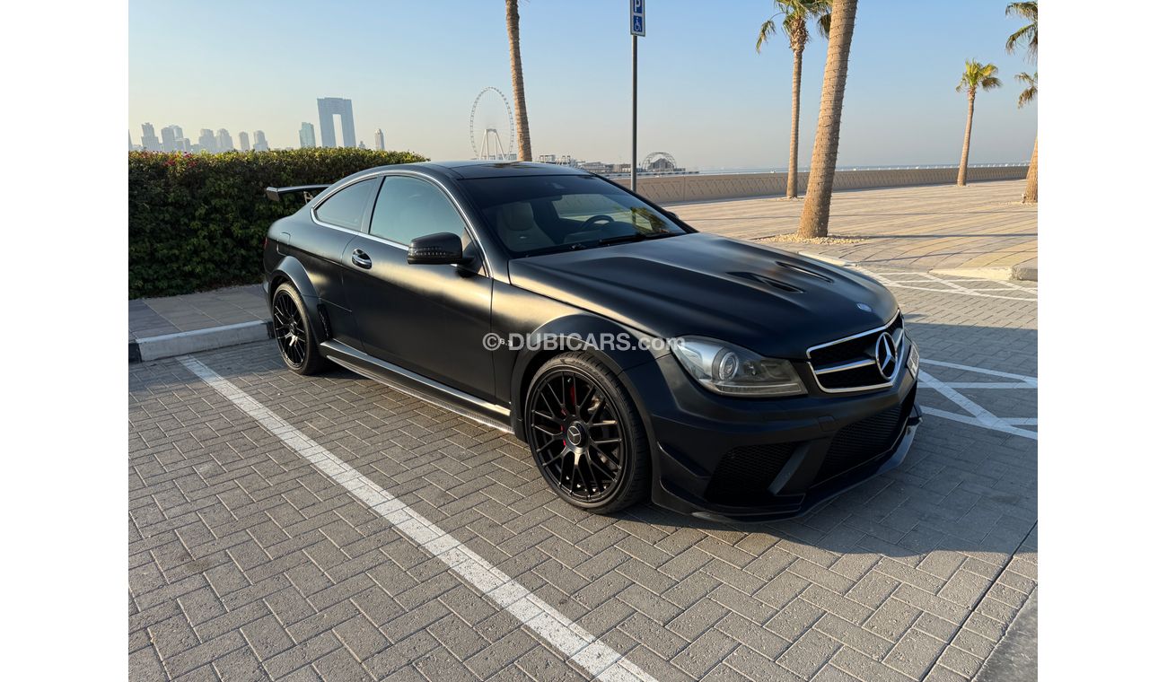 Mercedes-Benz C 63 Coupe Black Series look