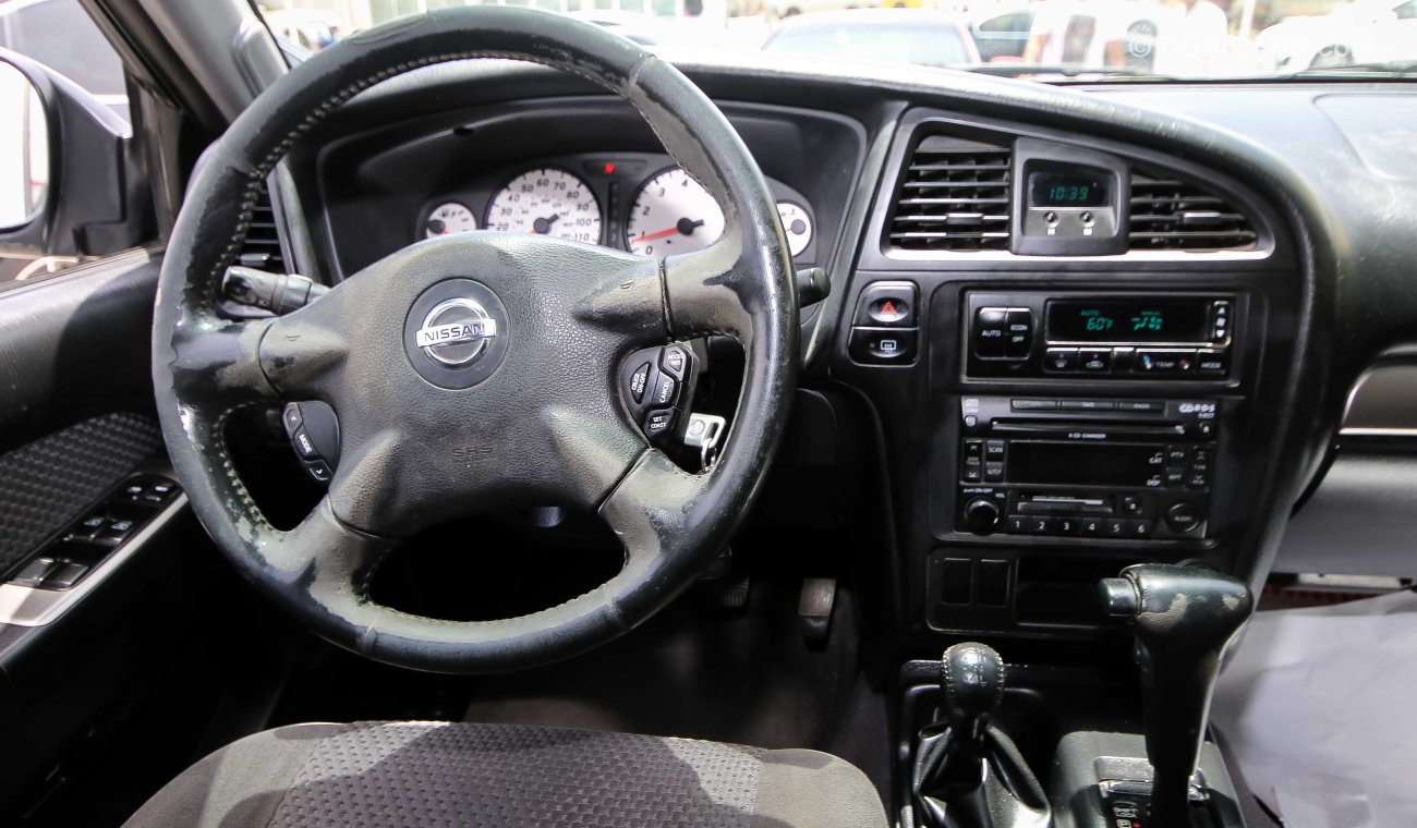 Nissan Pathfinder SE