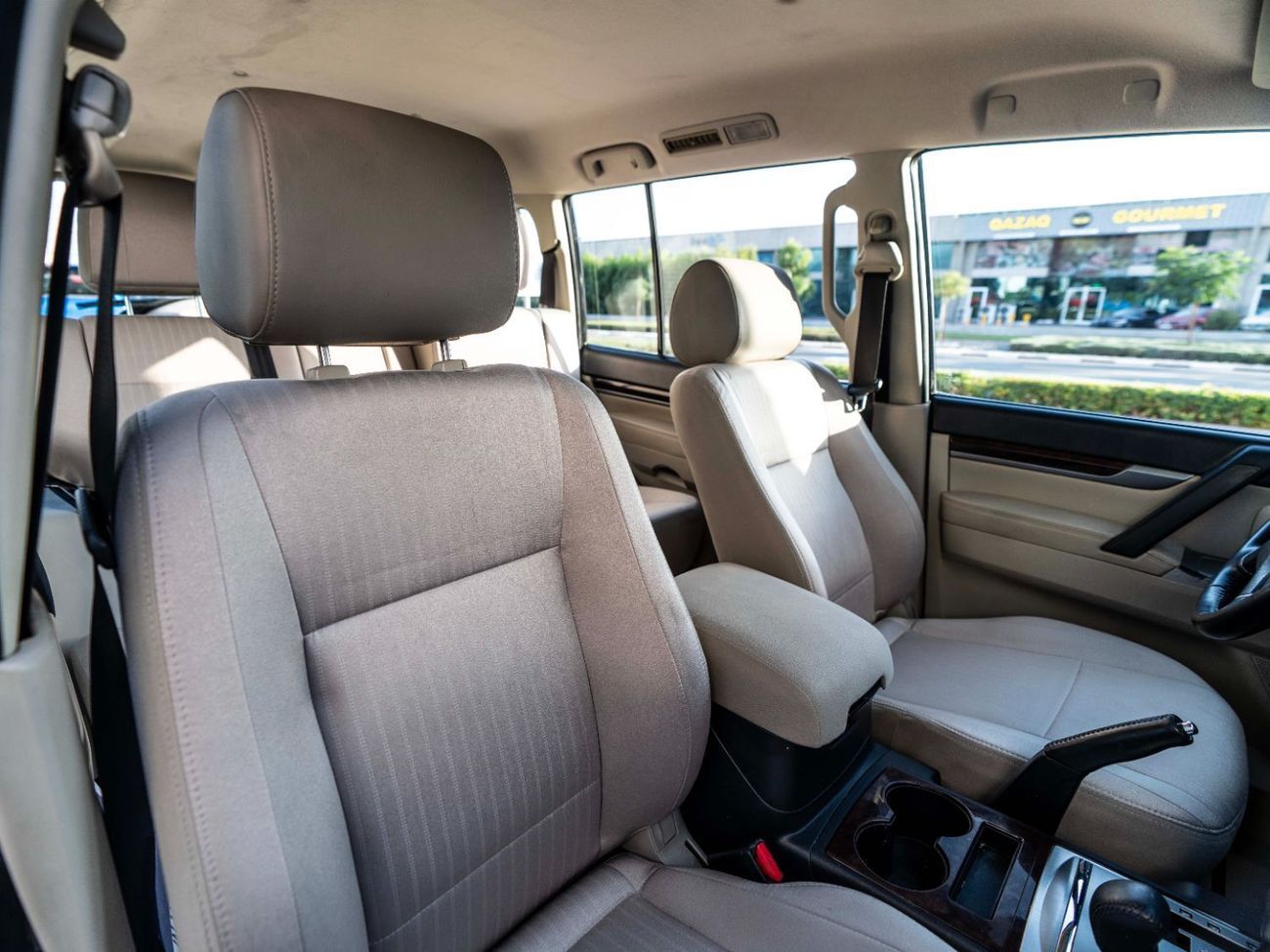 ميتسوبيشي باجيرو GLS Base 3.5L (7 Seater)