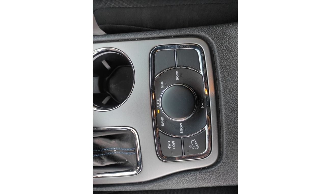 جيب جراند شيروكي exclusive 3.6L