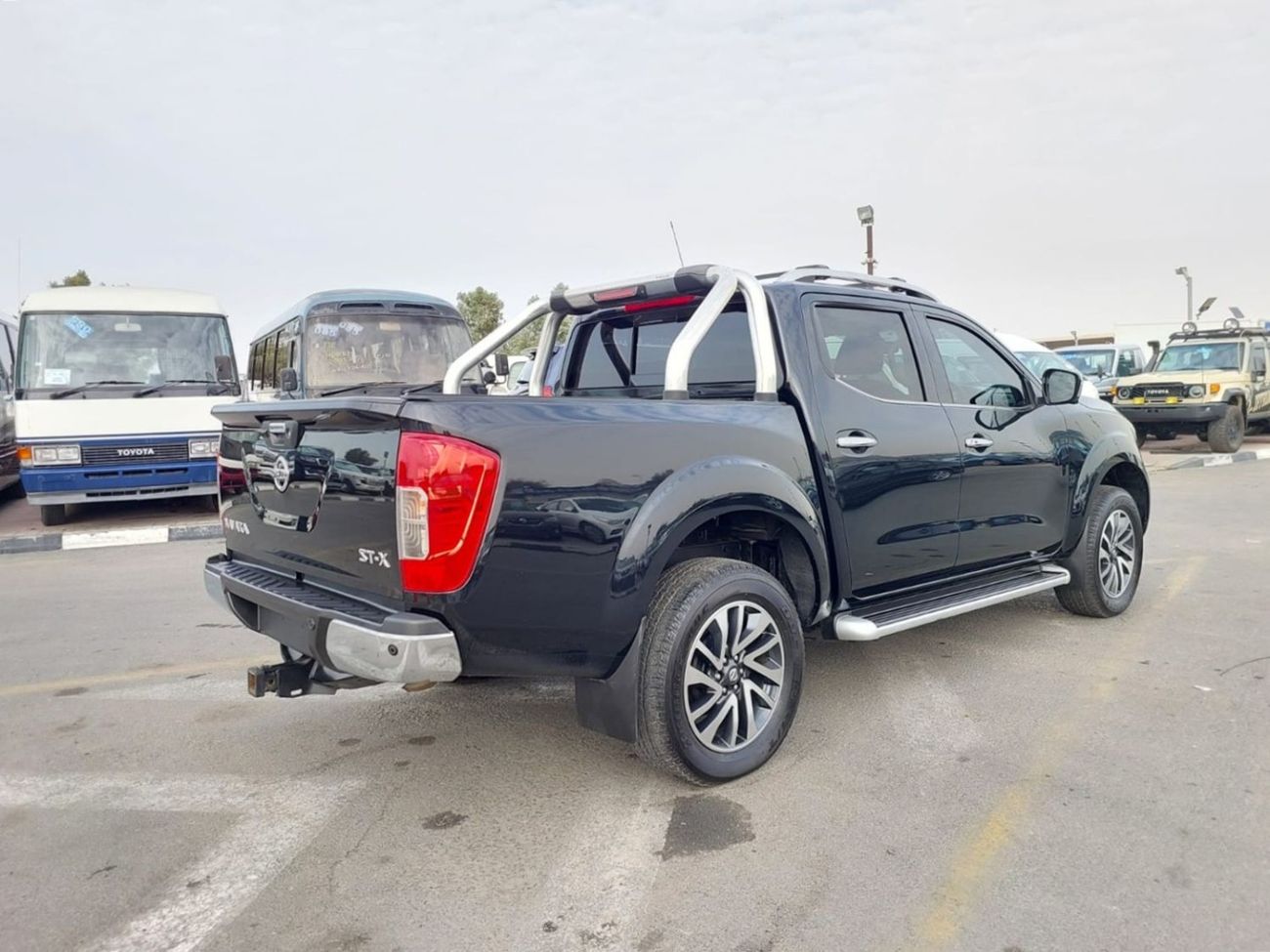 Nissan Navara NISSAN NAVARA PICK UP RHD 2020 MODEL 2.3 L DIESEL AUTOMATIC(PM71719)