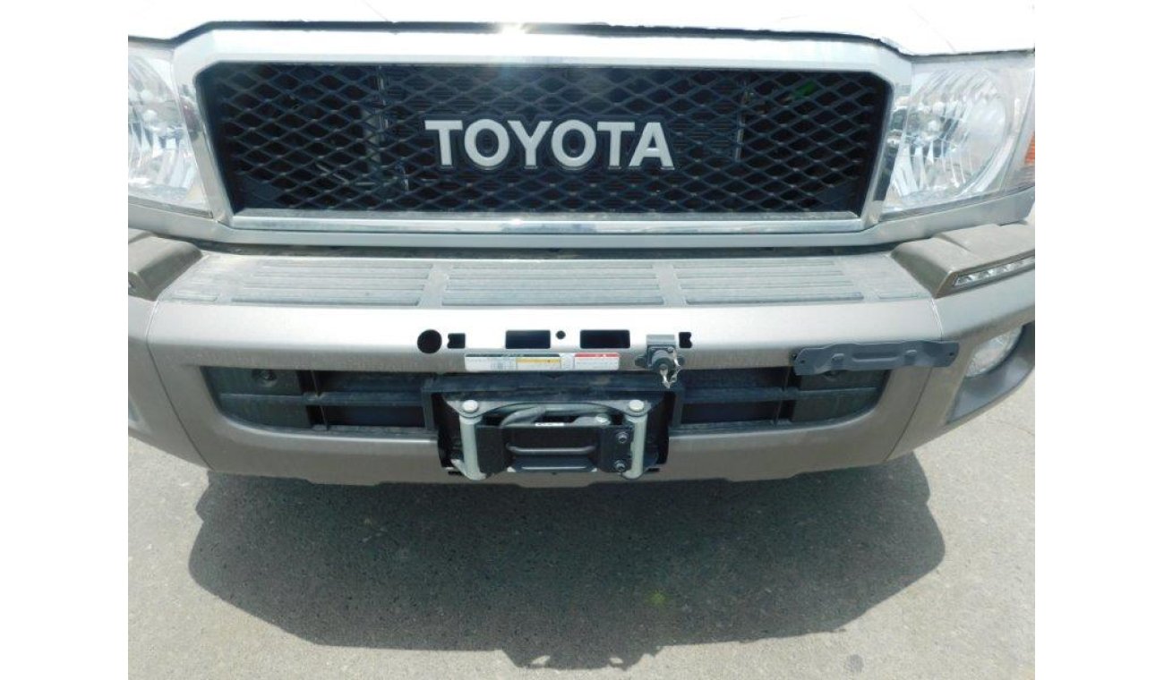 Toyota Land Cruiser Pick Up 79 SINGLE CAB LX V8 4.5L TURBO DIESEL WITH WINCH AND BEDLINER