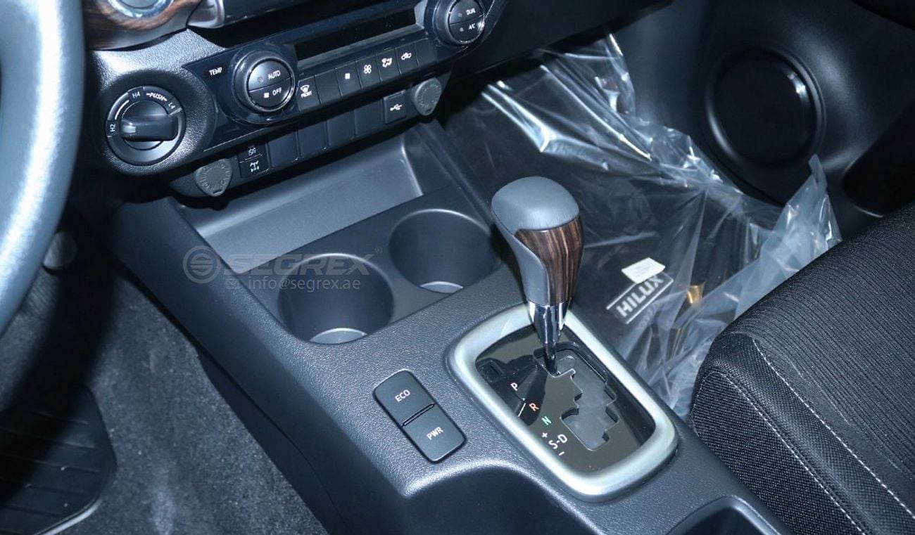 تويوتا هيلوكس SR5 DC . 4.0L . Petrol . 4WD . 6-Speed Automatic . 5 Seats . 4 Doors
