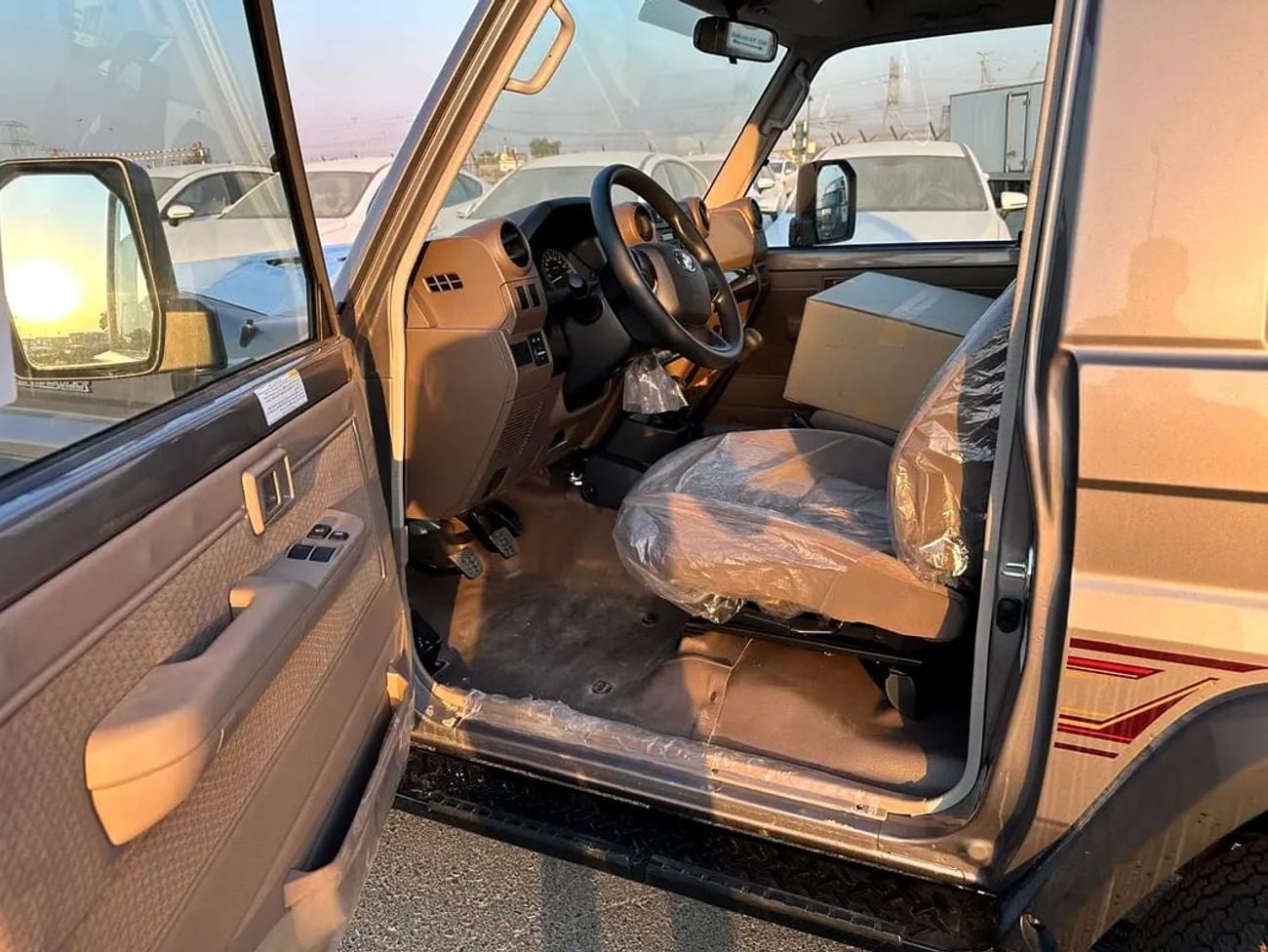 تويوتا لاند كروزر 70 Land Cruiser 71 Base 4.0L - GCC Specs - 3 Door Brand