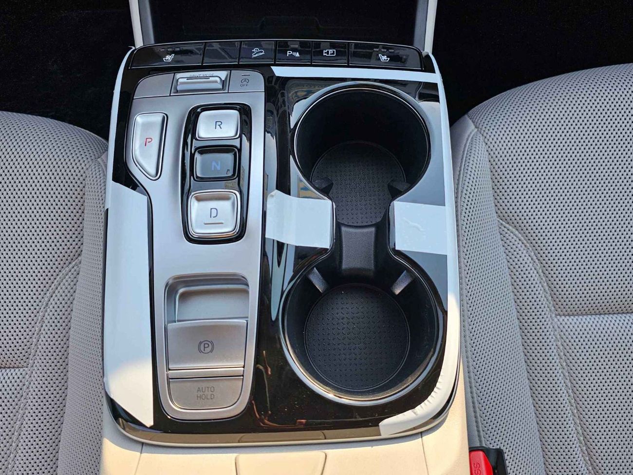 هيونداي توسون 1.6L V4 PETROL / PUSH START / DVD CAMERA /  PANORAMIC ROOF / FULL OPTION  (CODE# 67957)