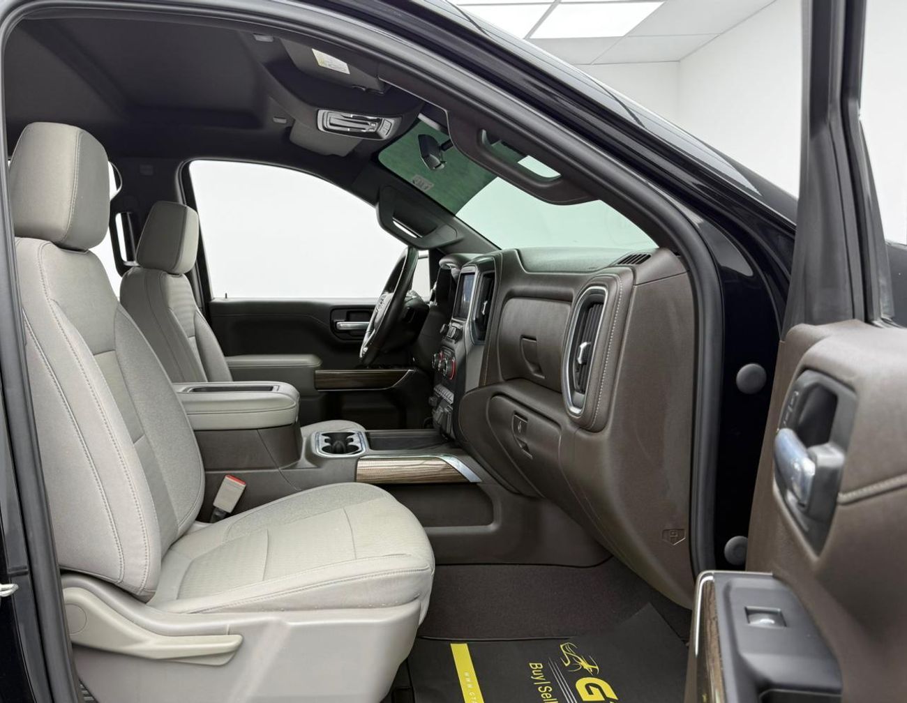 Chevrolet Silverado 2021 Chevrolet Silverado LT Z71, 1 Year Unlimited Km Warranty, Full Service History, GCC