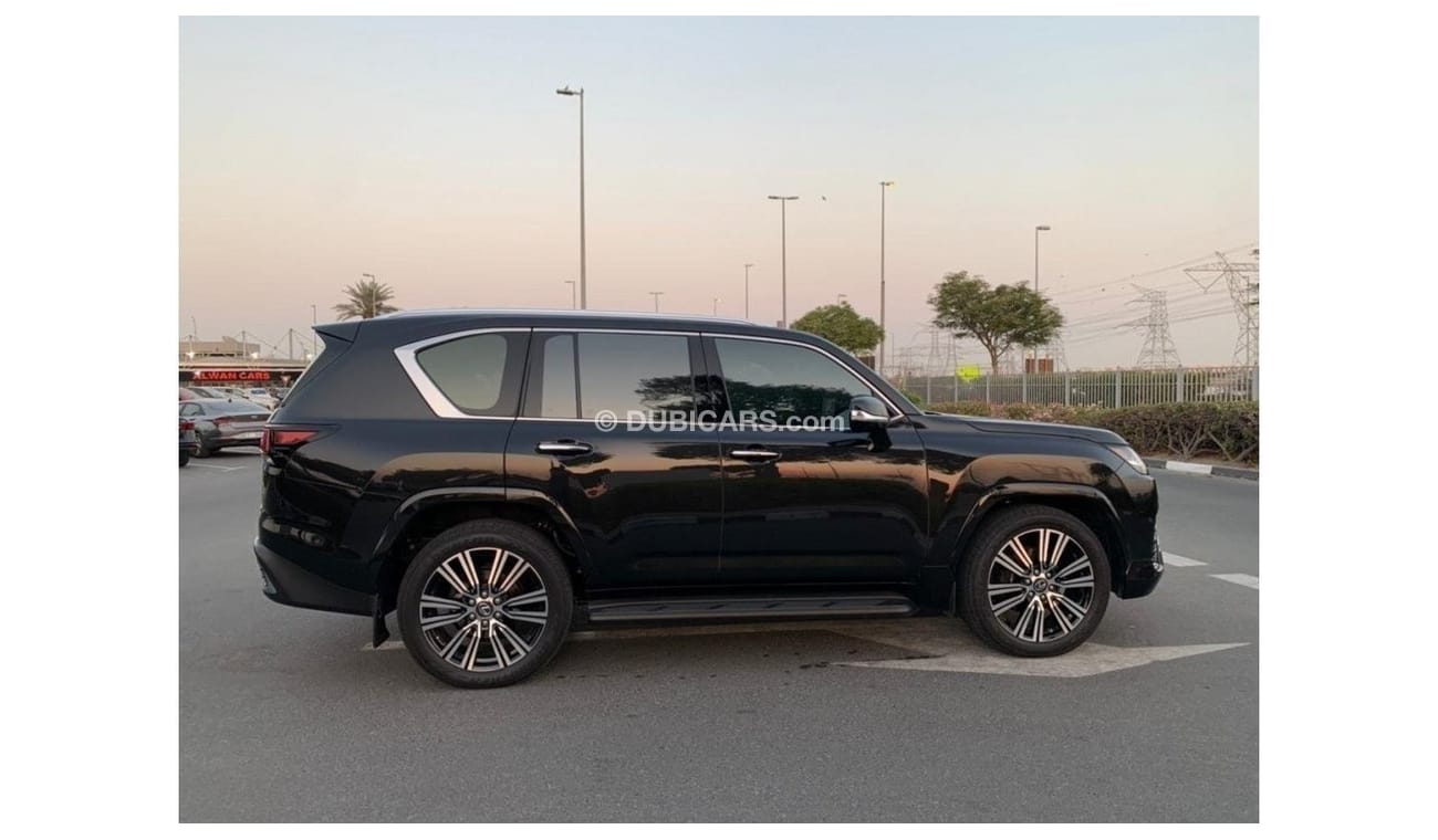 لكزس LX 600 سيجناتشر