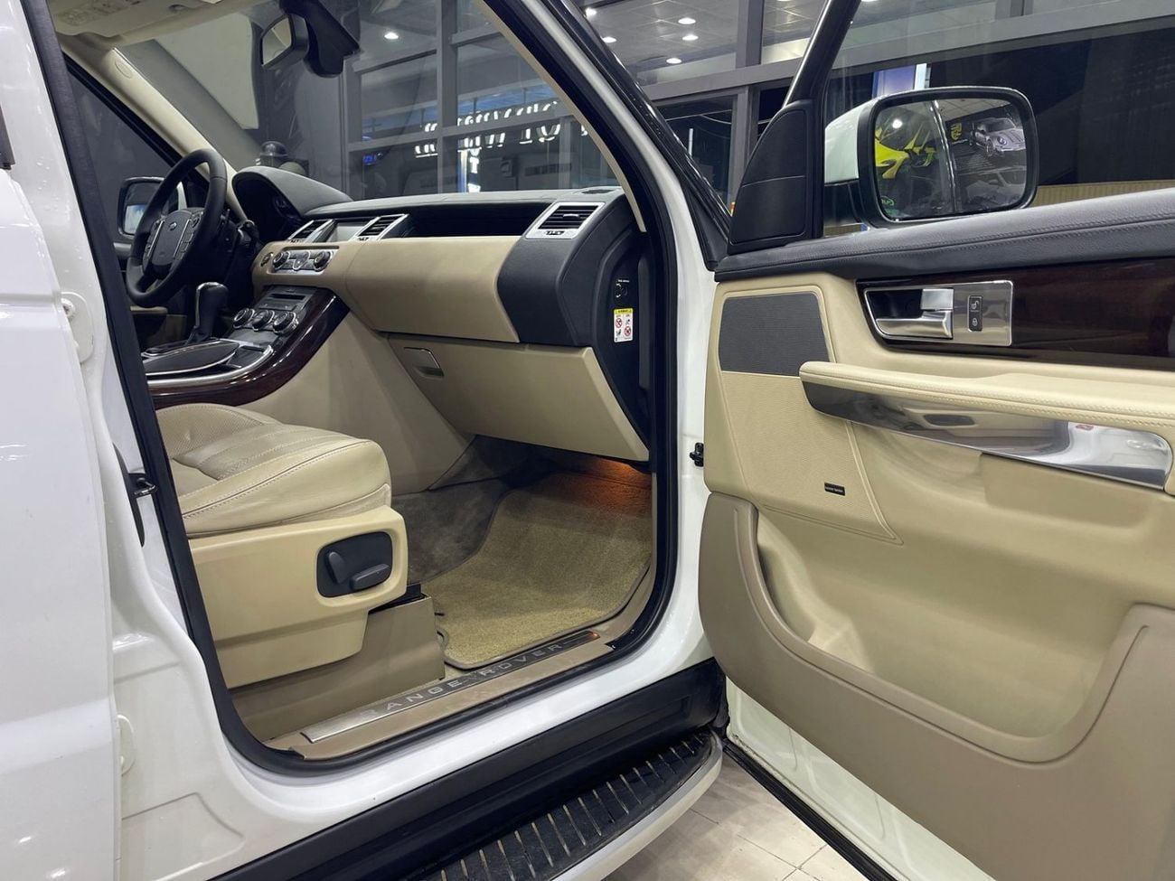 Land Rover Range Rover Sport HSE Land Rover Range Rover Sport 2011 GCC Spec Original paint