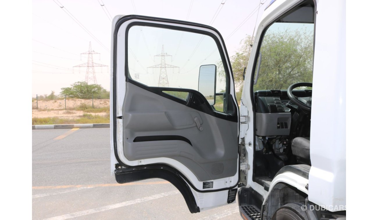 ميتسوبيشي كانتر 2017 | FUSO CANTER LONG CHASSIS DRY BOX WITH EXCELLENT CONDITION AND GCC SPECS