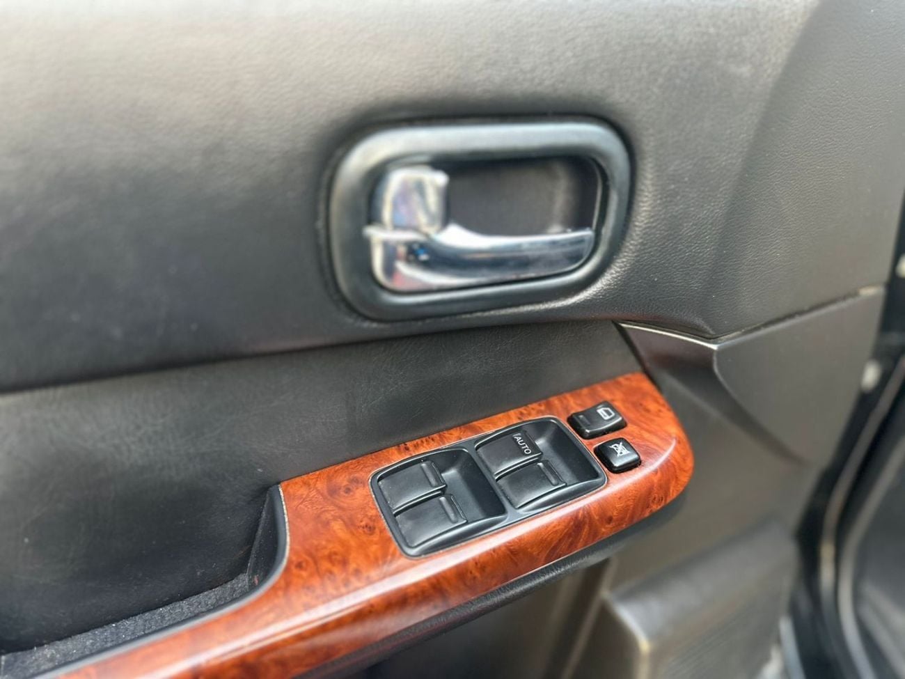Nissan Patrol Safari 4.8L (4800 CC) - 6-cylinder VTC