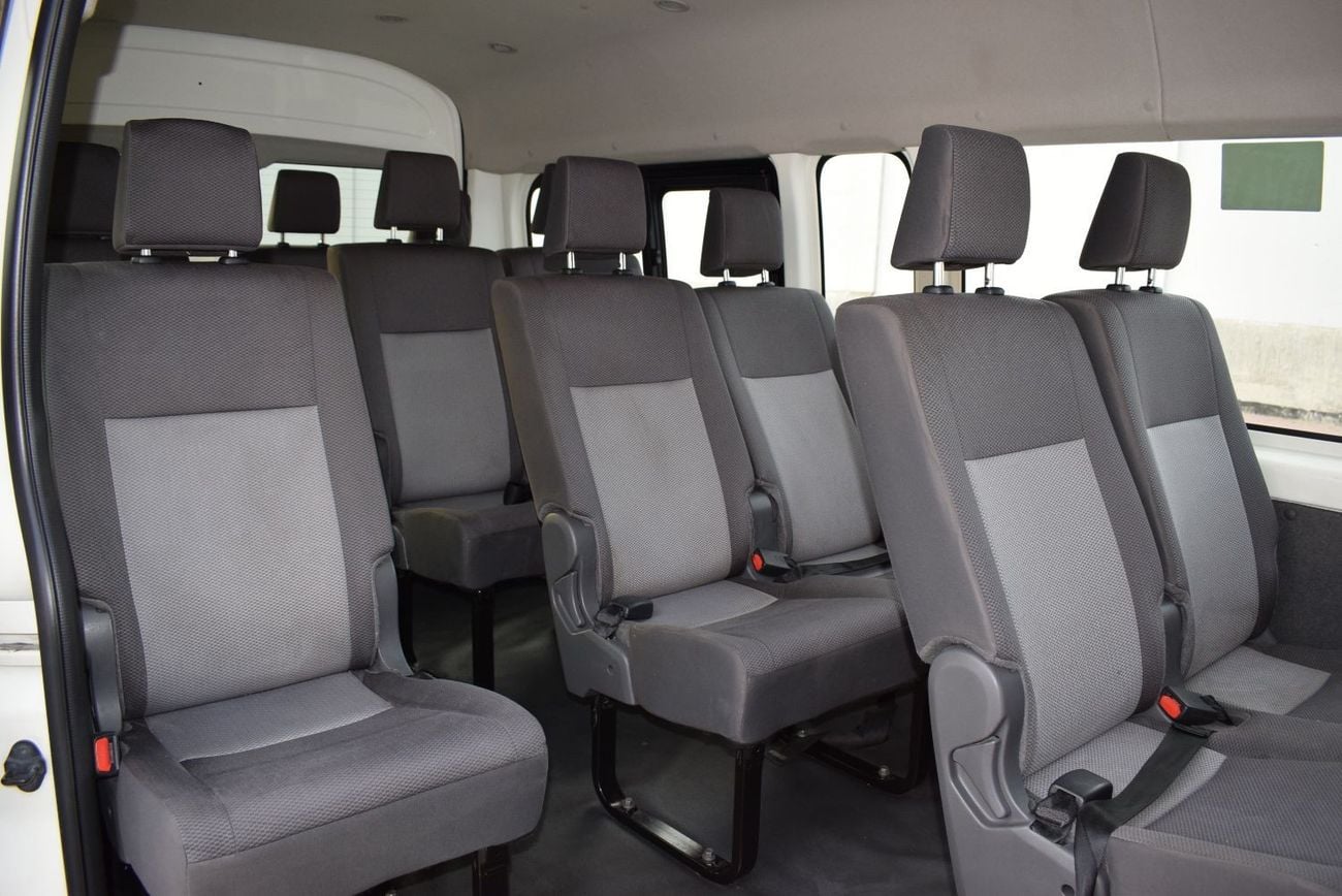 Toyota Hiace Commuter GL High Roof Toyota Hiace Highroof Bus 3.5 Ltr 13 seater, model:2020. Excellent condition