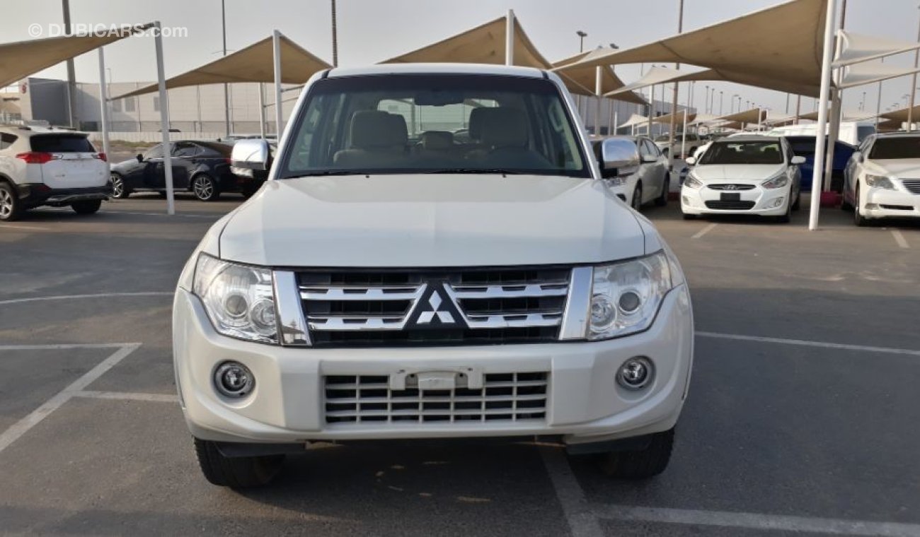 Mitsubishi Pajero السيارة نظيفه جدا بحاله ممتازه بدون حوادث ضمان شاسيه جير ماكينه