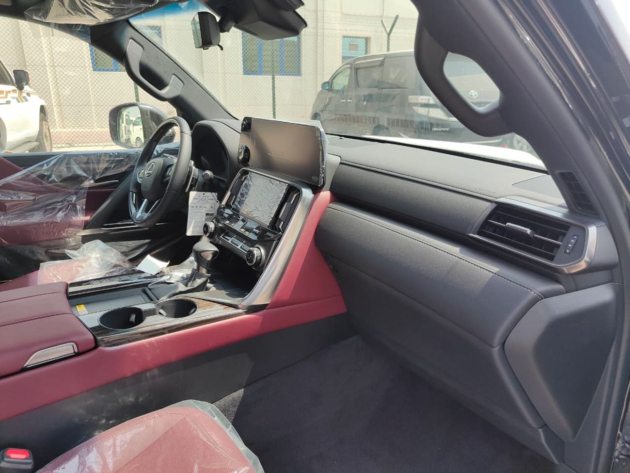 لكزس LX 600 2024 Lexus LX600 Signature (7-Seater) 3.5L V6 Twin-Turbo Petrol A/T 4WD Export Only