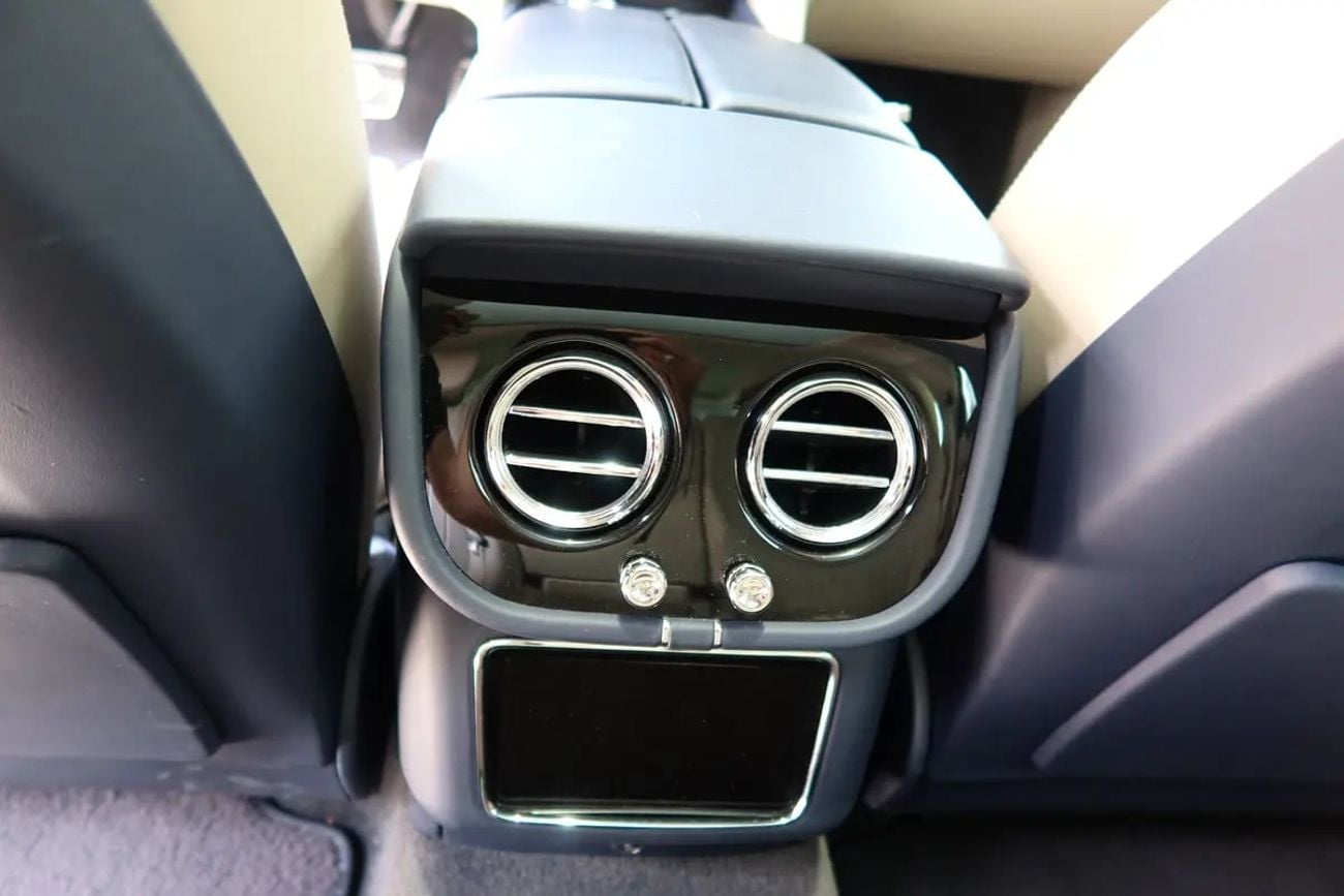 Bentley Bentayga AZURE | GCC Specs | Under Warranty | Accident Free