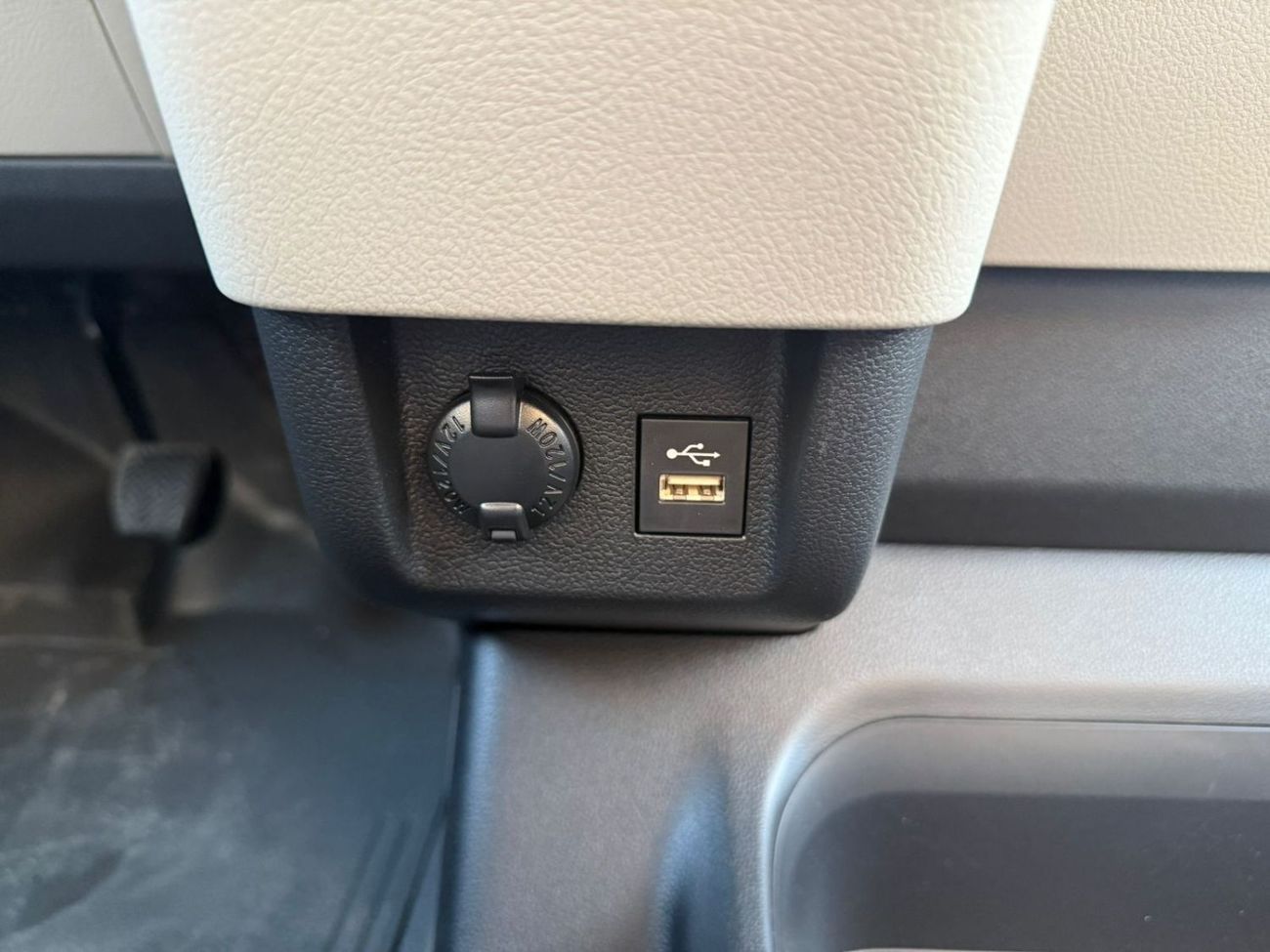 تويوتا هاياس TOYOTA HIACE OMANI 13 SEATS , 3.5L PETROL V6 , M/T HIGH ROOF 2026 MODEL