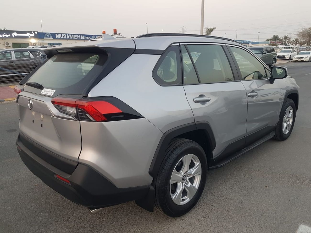 تويوتا راف ٤ LE 2.0L FWD Petrol