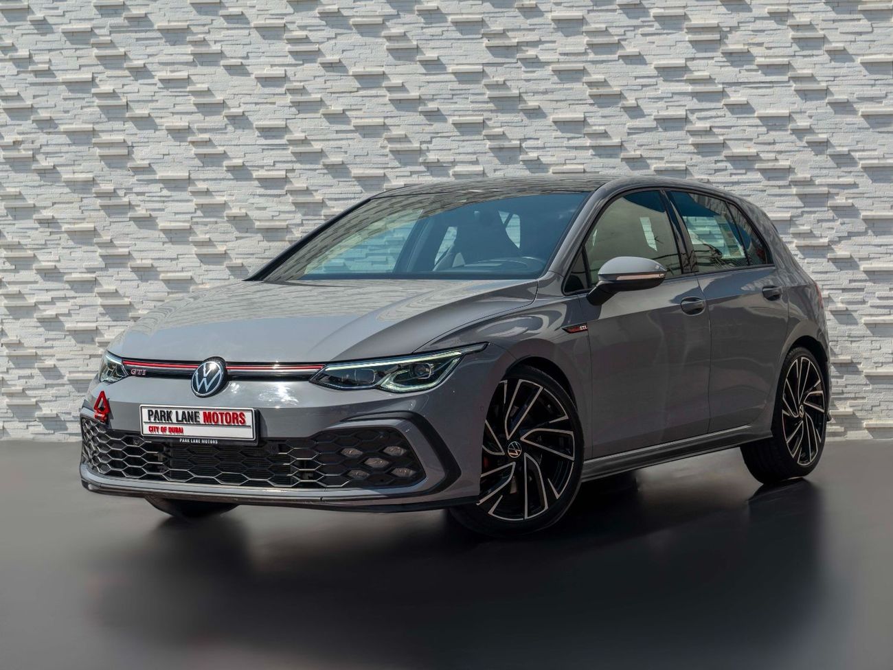 Volkswagen Golf GTI AED 1,808 PM • GTI P2 FULL • LOW KM • OFFICIAL VOLKSWAGEN WARRANTY UNTIL 2026 • STUNNING COLOUR