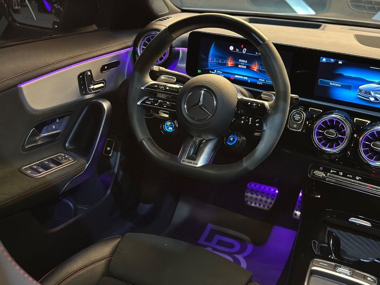 Mercedes-Benz CLA 35 AMG Premium + 2.0L MERCEDES-BENZ CLA 35 AMG | GCC | 2024 | UNDER WARRANTY & CONTRACT SERVICE (GARGASH) -