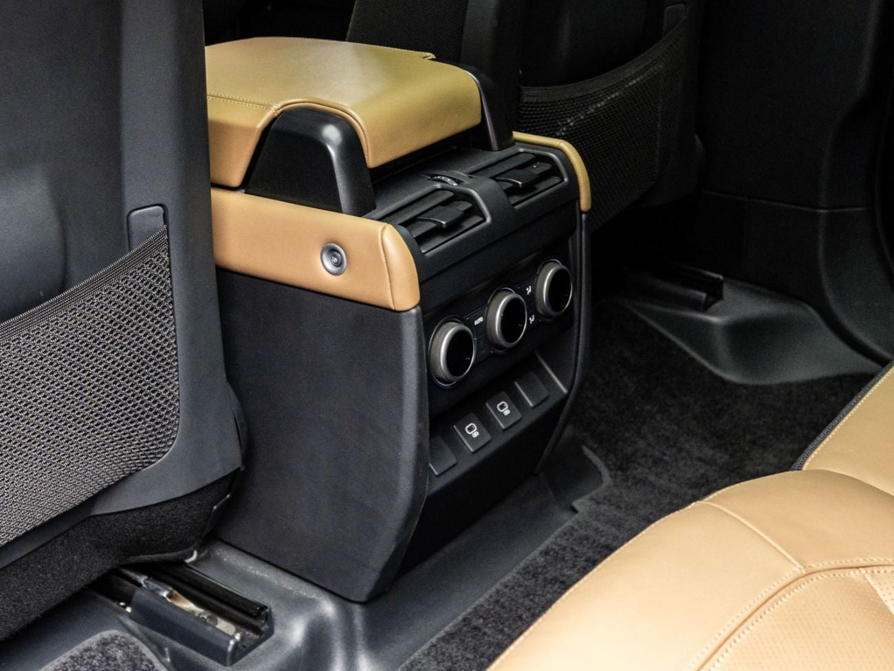 لاند روفر ديفندر 2025 Land Rover Defender 110 V8, 5.0 SC V8, AWD, 518 bhp, 8 Speed Automatic